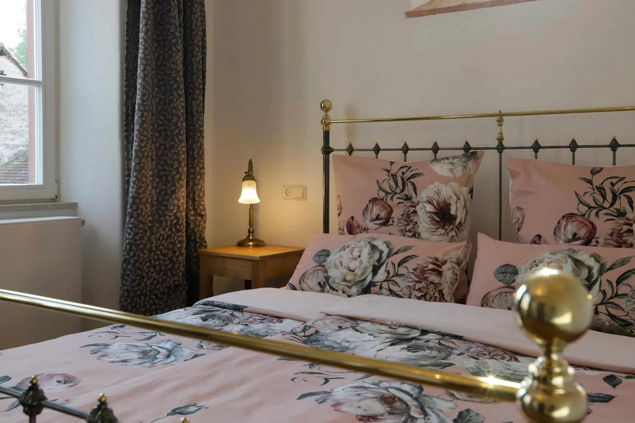 Bed in Boutique-Hotel im Sternenhof