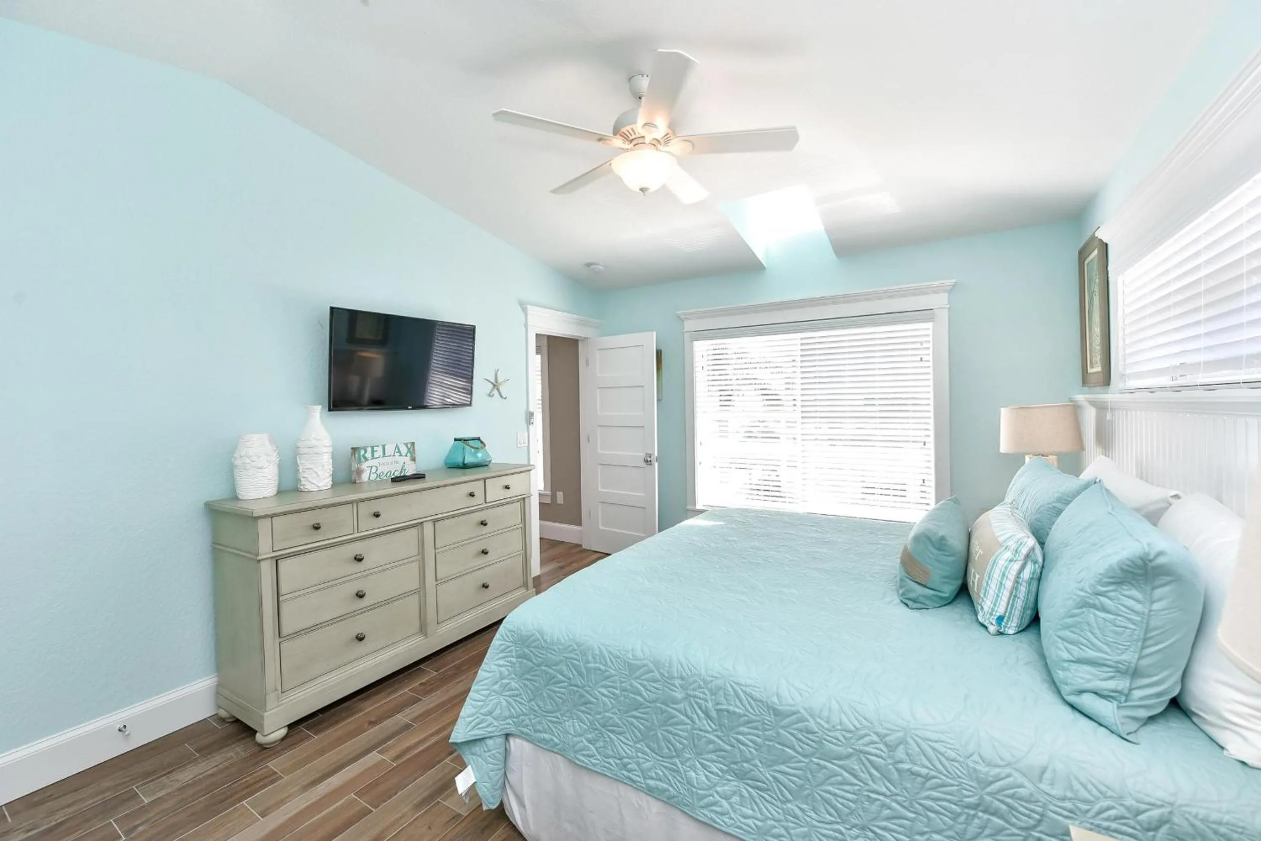 Bed in Surf View