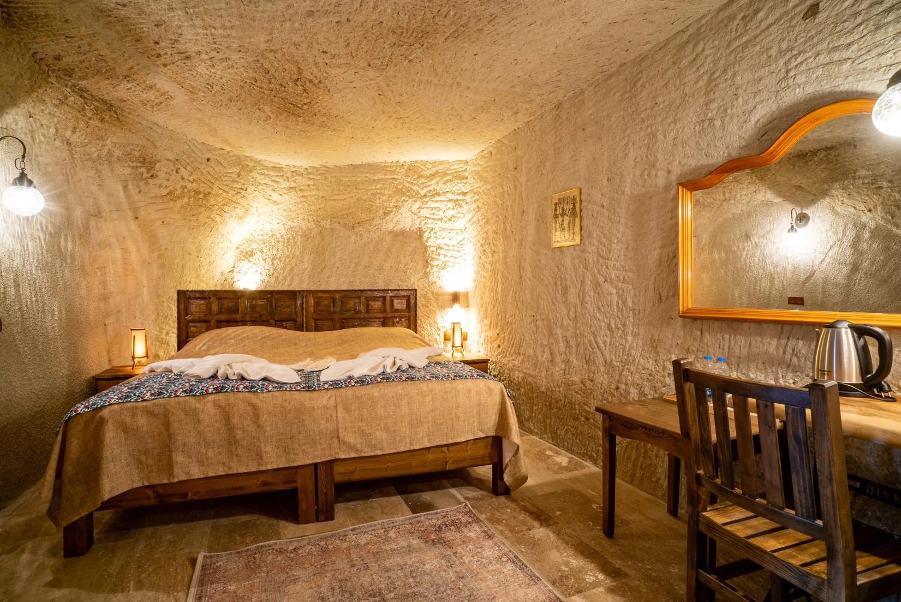 Bed in Cappadocia inans Cave & Swimming Pool Hot