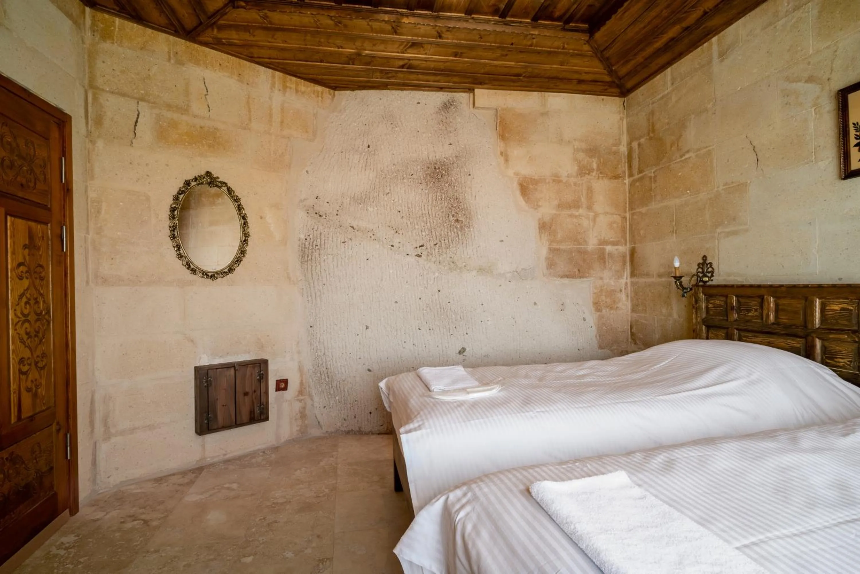 Bed in Cappadocia inans Cave & Swimming Pool Hot