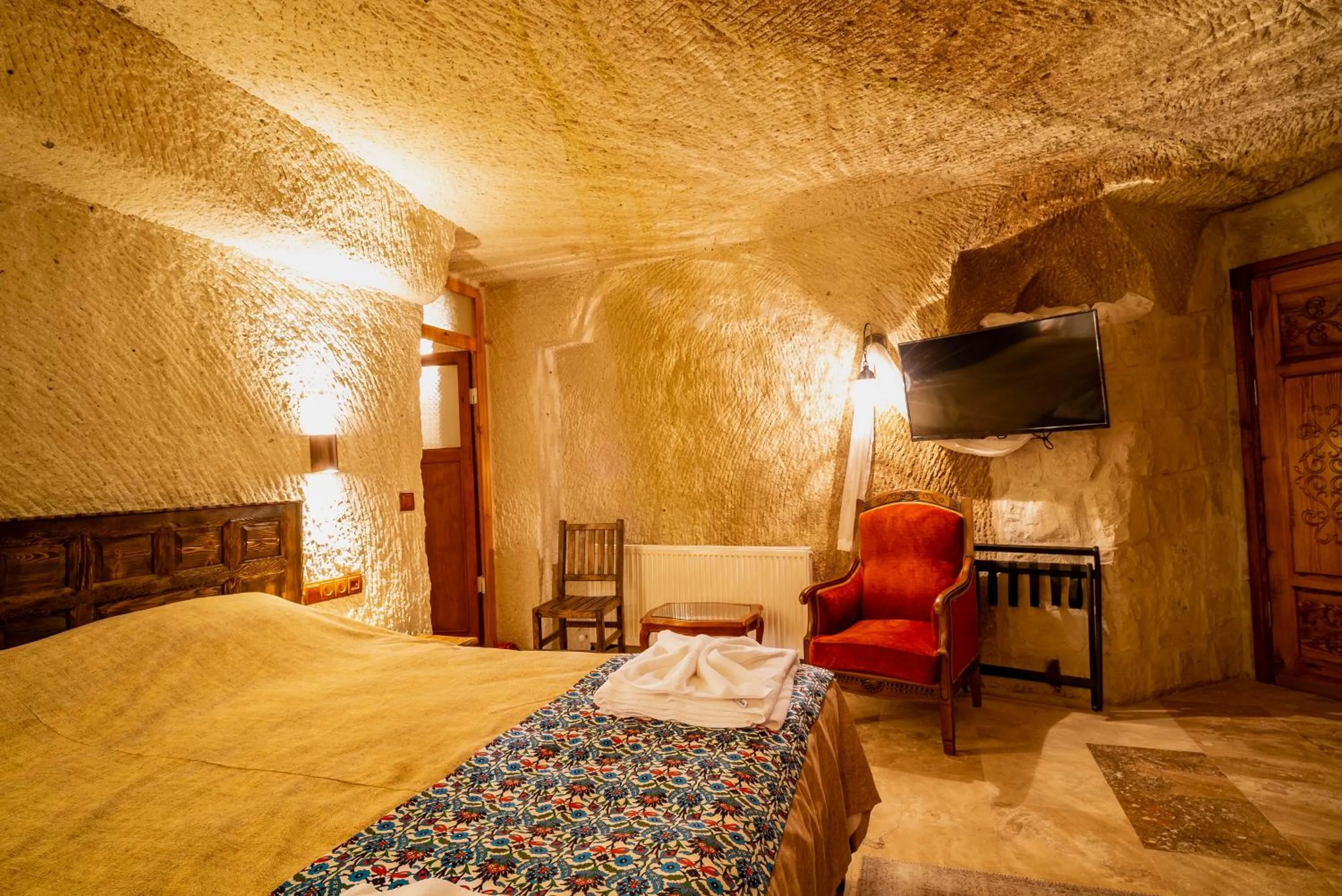 Bed in Cappadocia inans Cave & Swimming Pool Hot