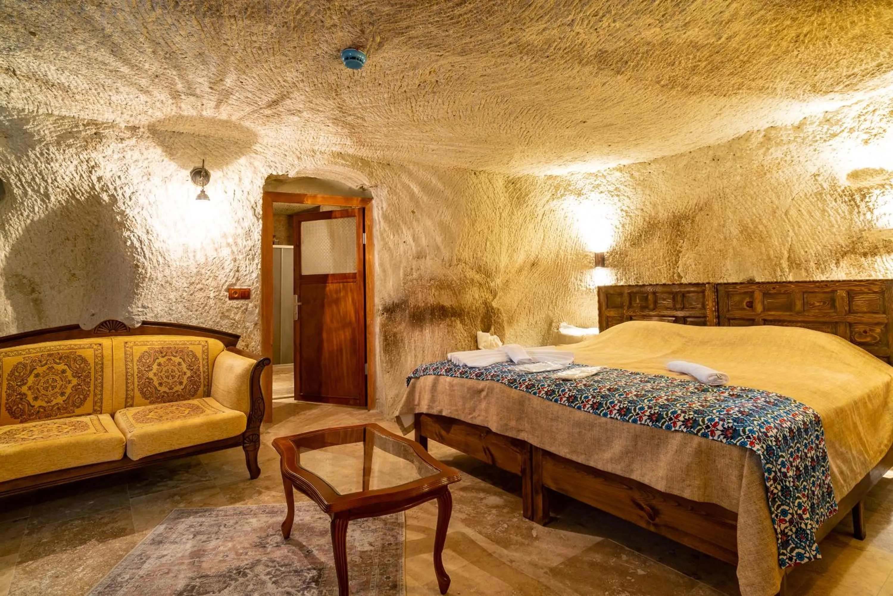 Bed in Cappadocia inans Cave & Swimming Pool Hot
