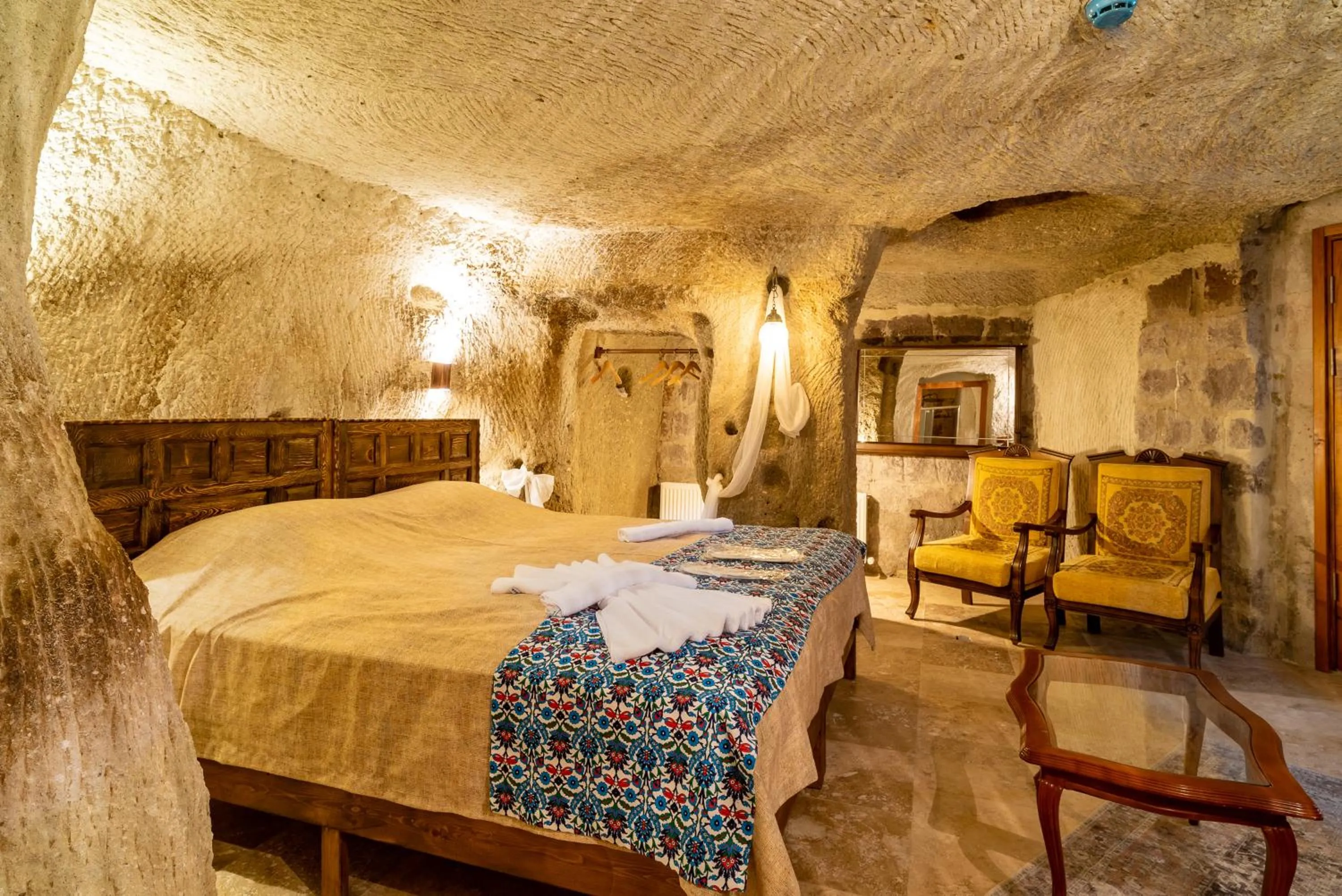 Bed in Cappadocia inans Cave & Swimming Pool Hot