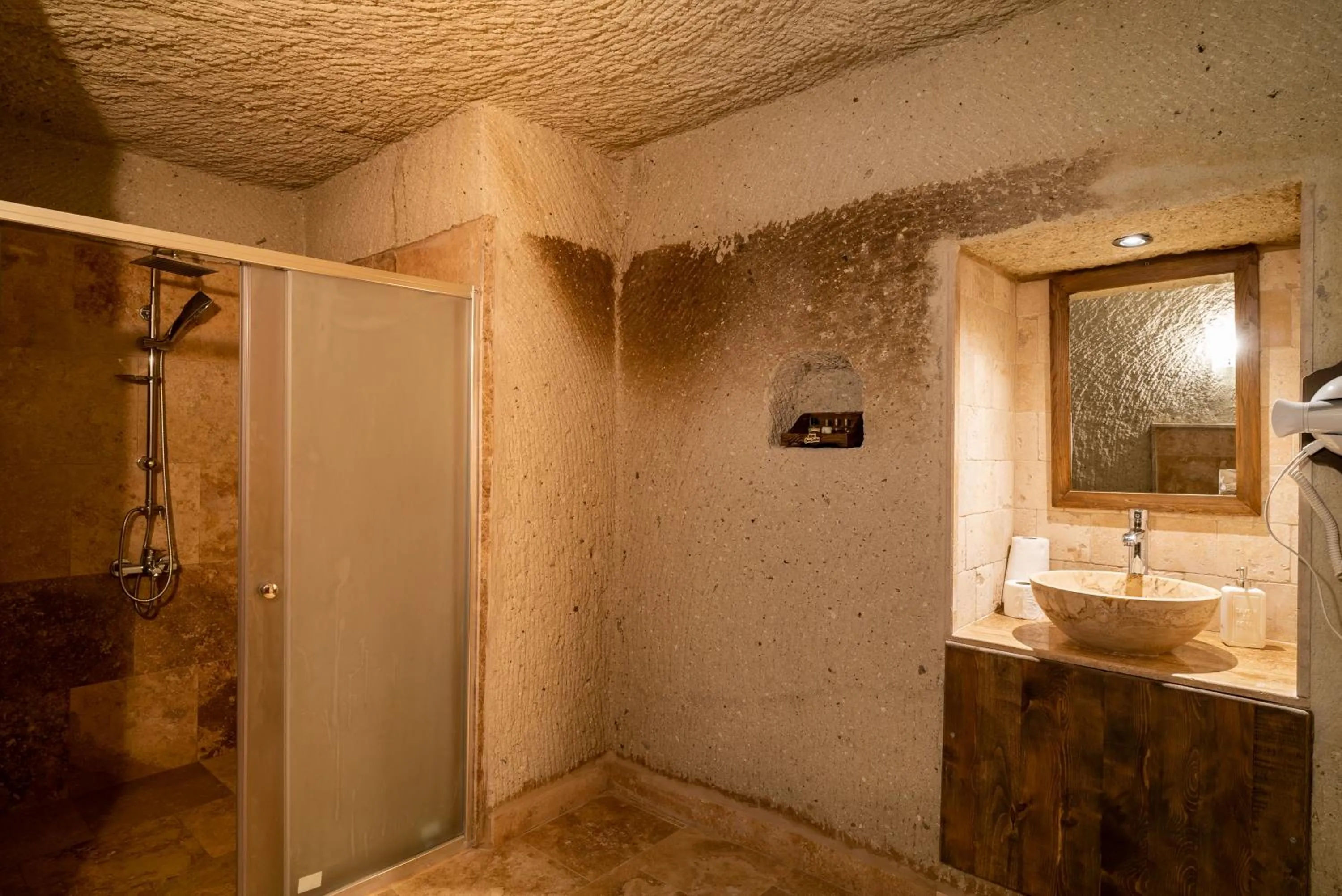 Shower in Cappadocia inans Cave & Swimming Pool Hot