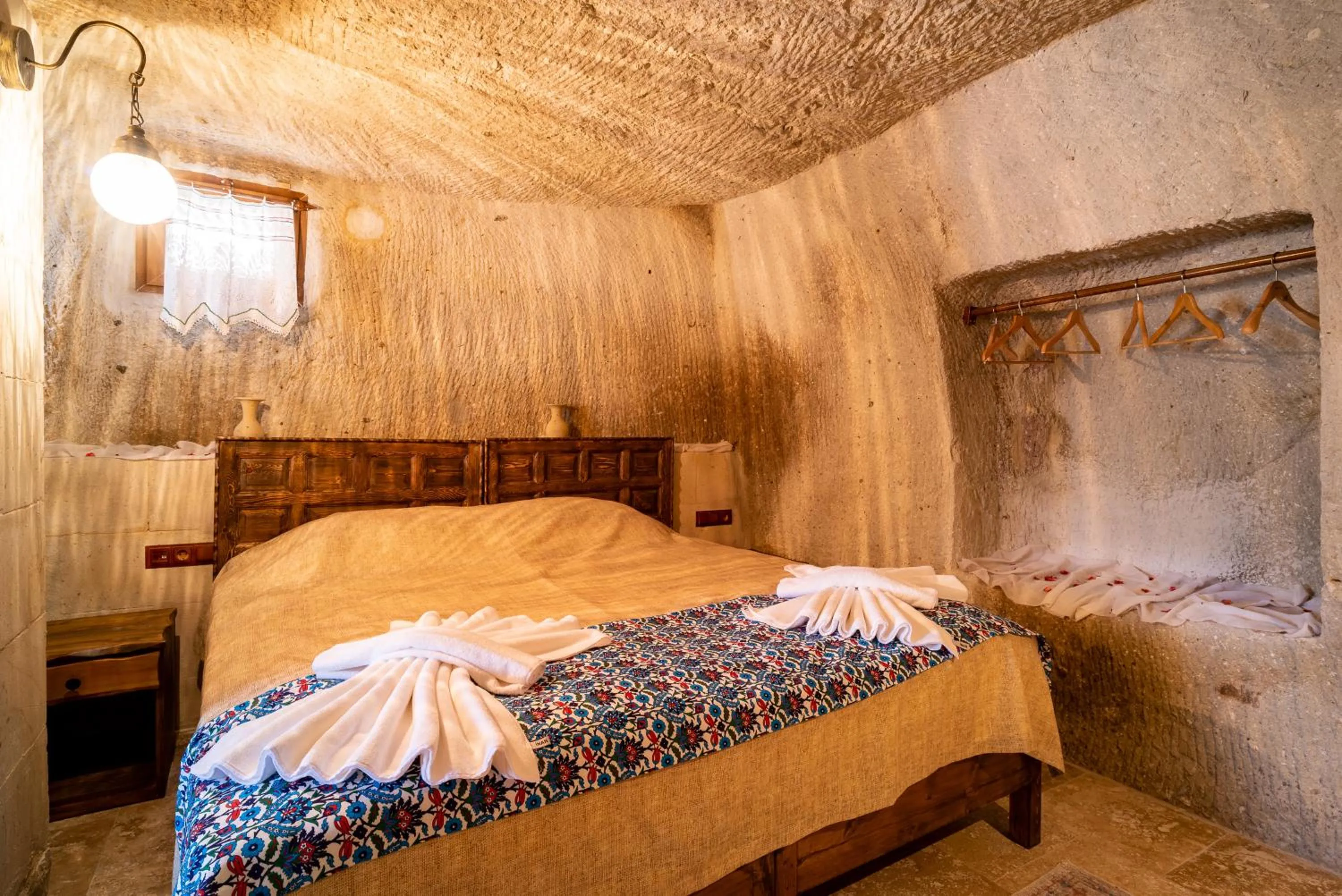 Bed in Cappadocia inans Cave & Swimming Pool Hot