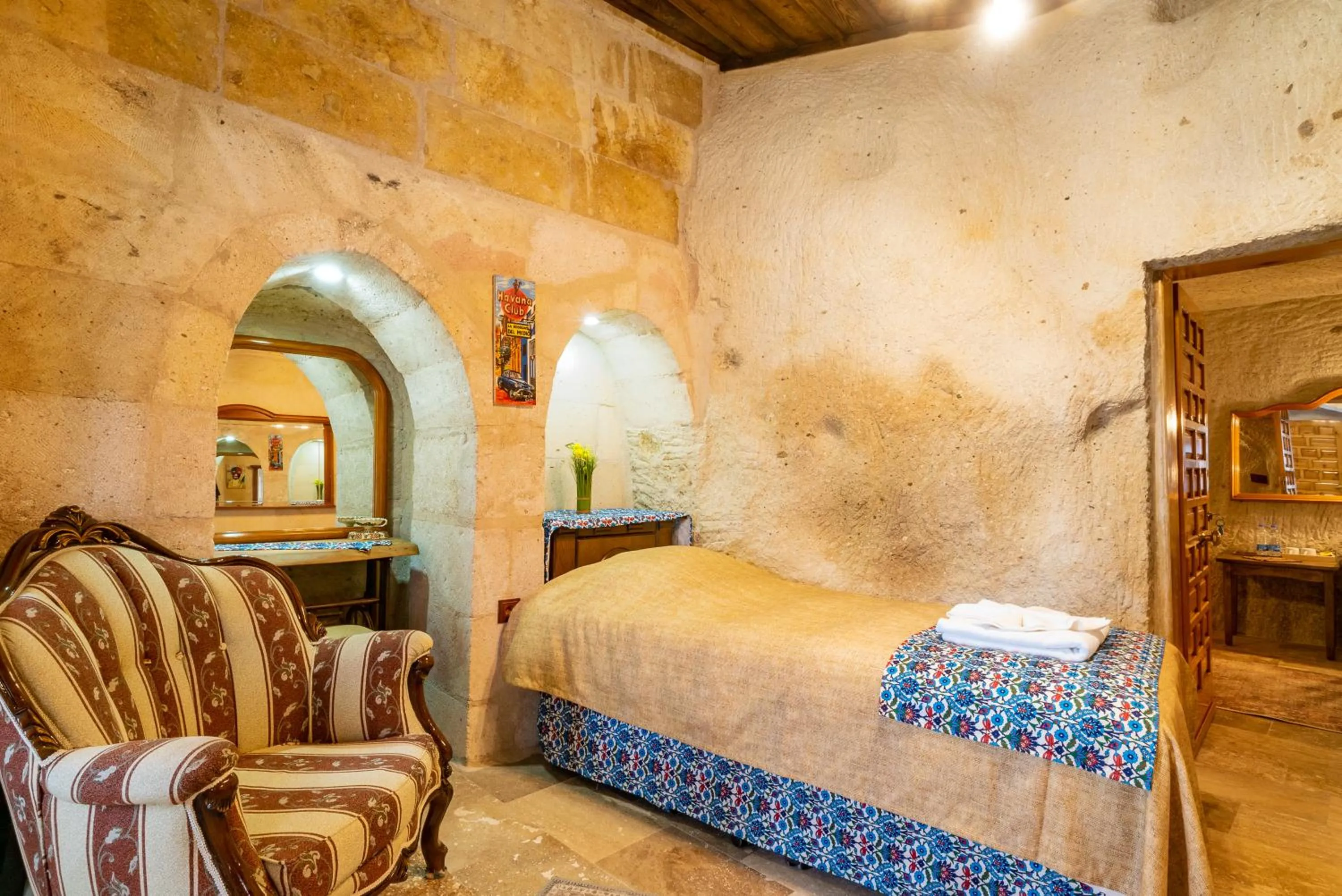 Bed in Cappadocia inans Cave & Swimming Pool Hot