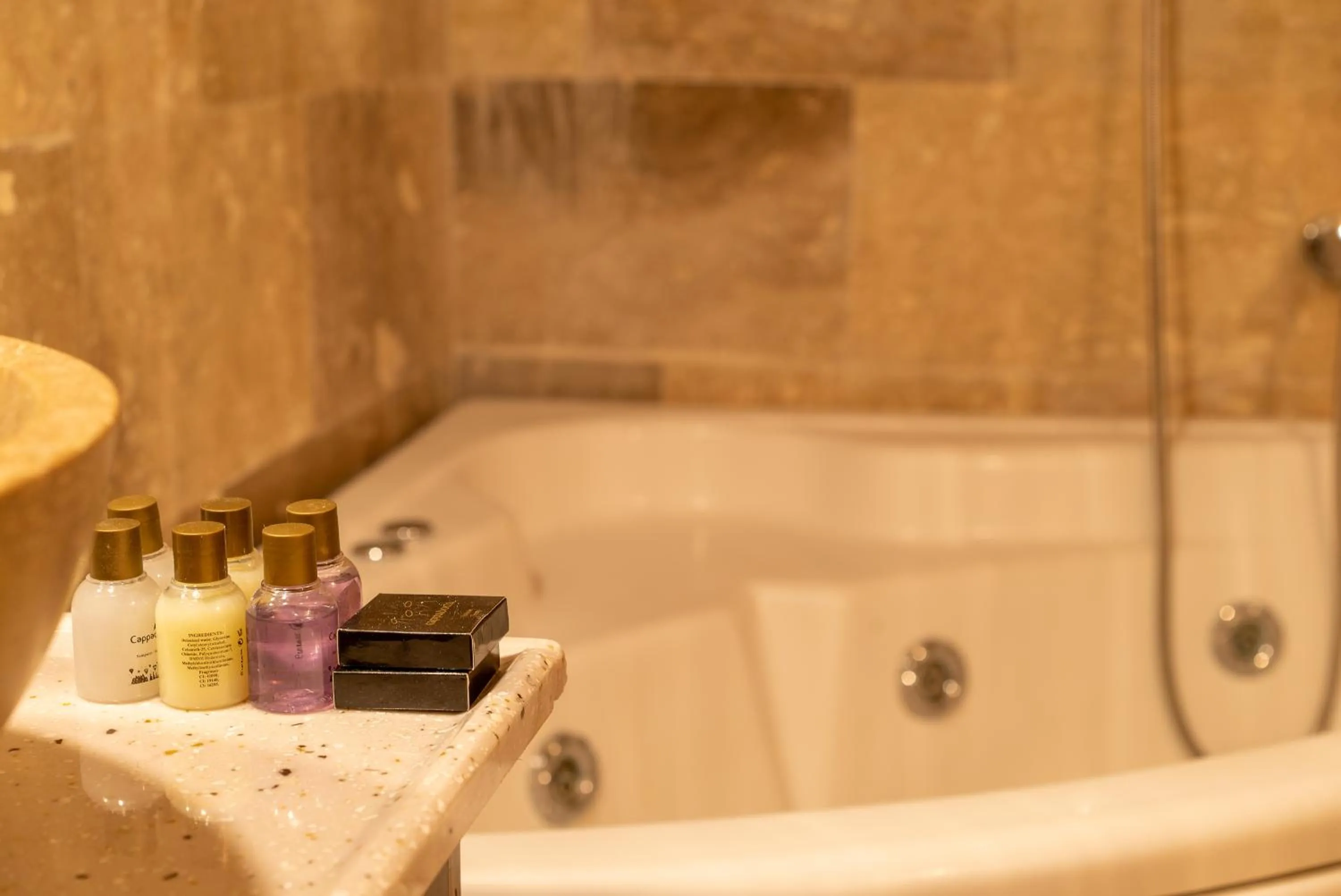 Bath in Cappadocia inans Cave & Swimming Pool Hot