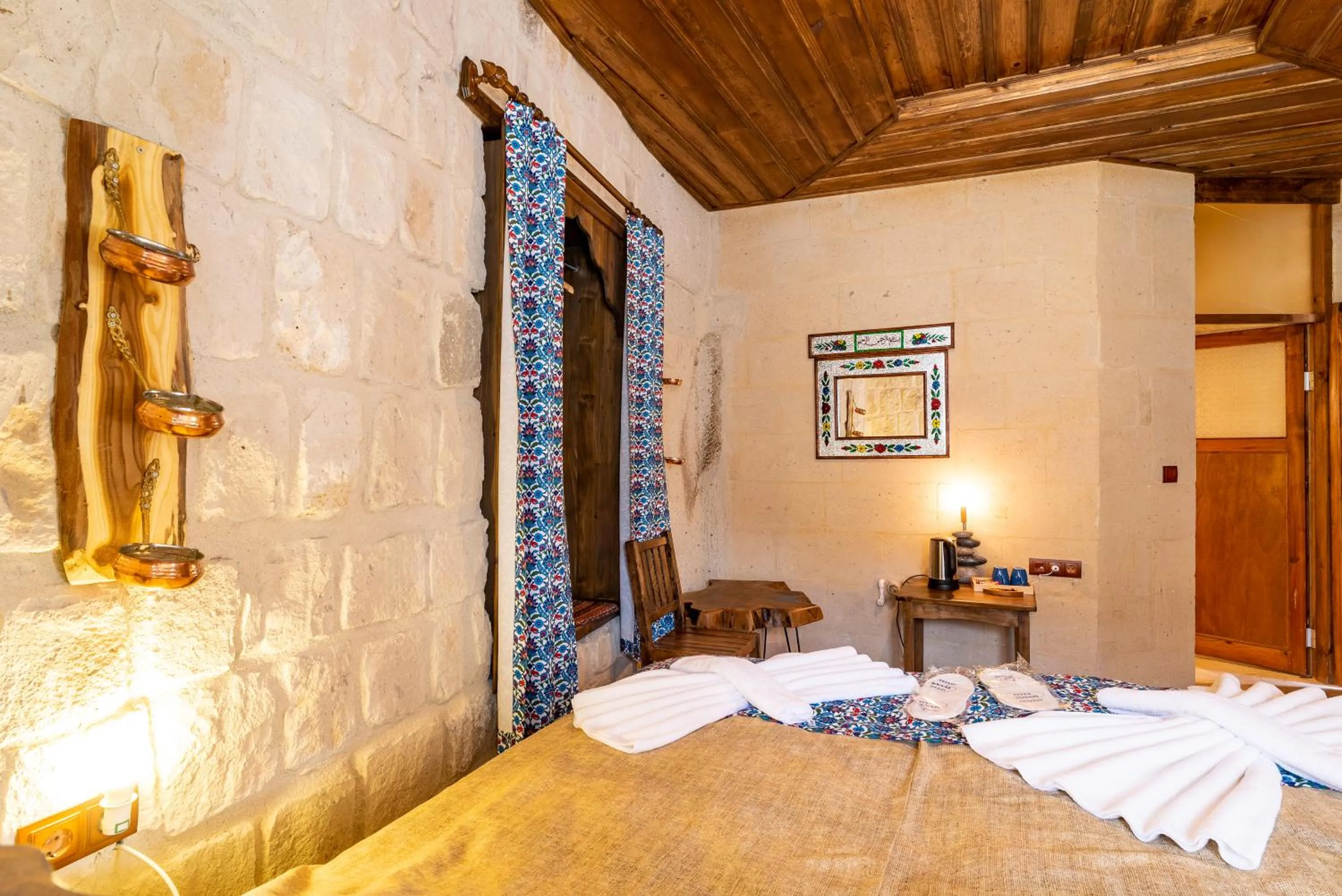 Bed in Cappadocia inans Cave & Swimming Pool Hot