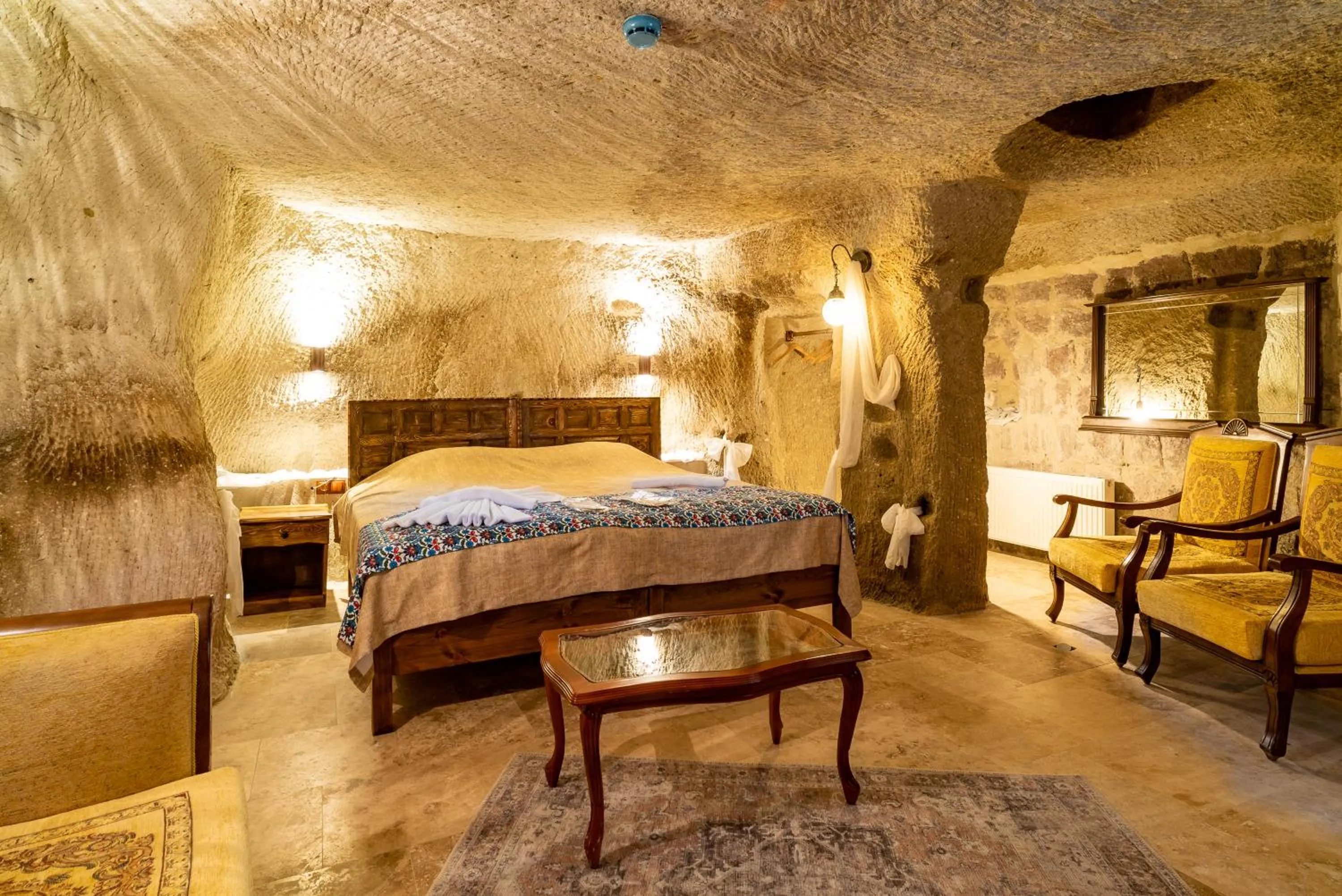Bed in Cappadocia inans Cave & Swimming Pool Hot
