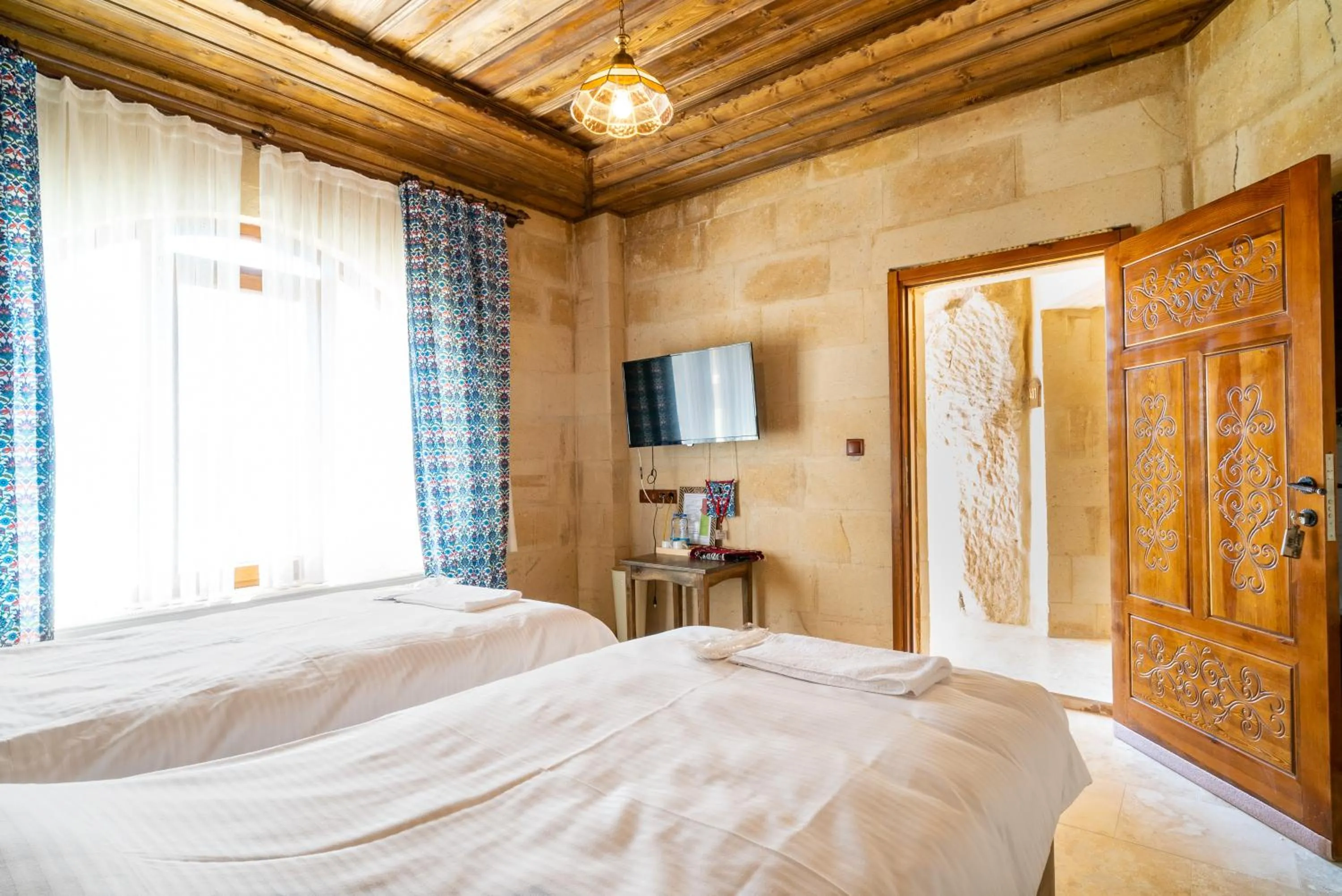 Bed in Cappadocia inans Cave & Swimming Pool Hot