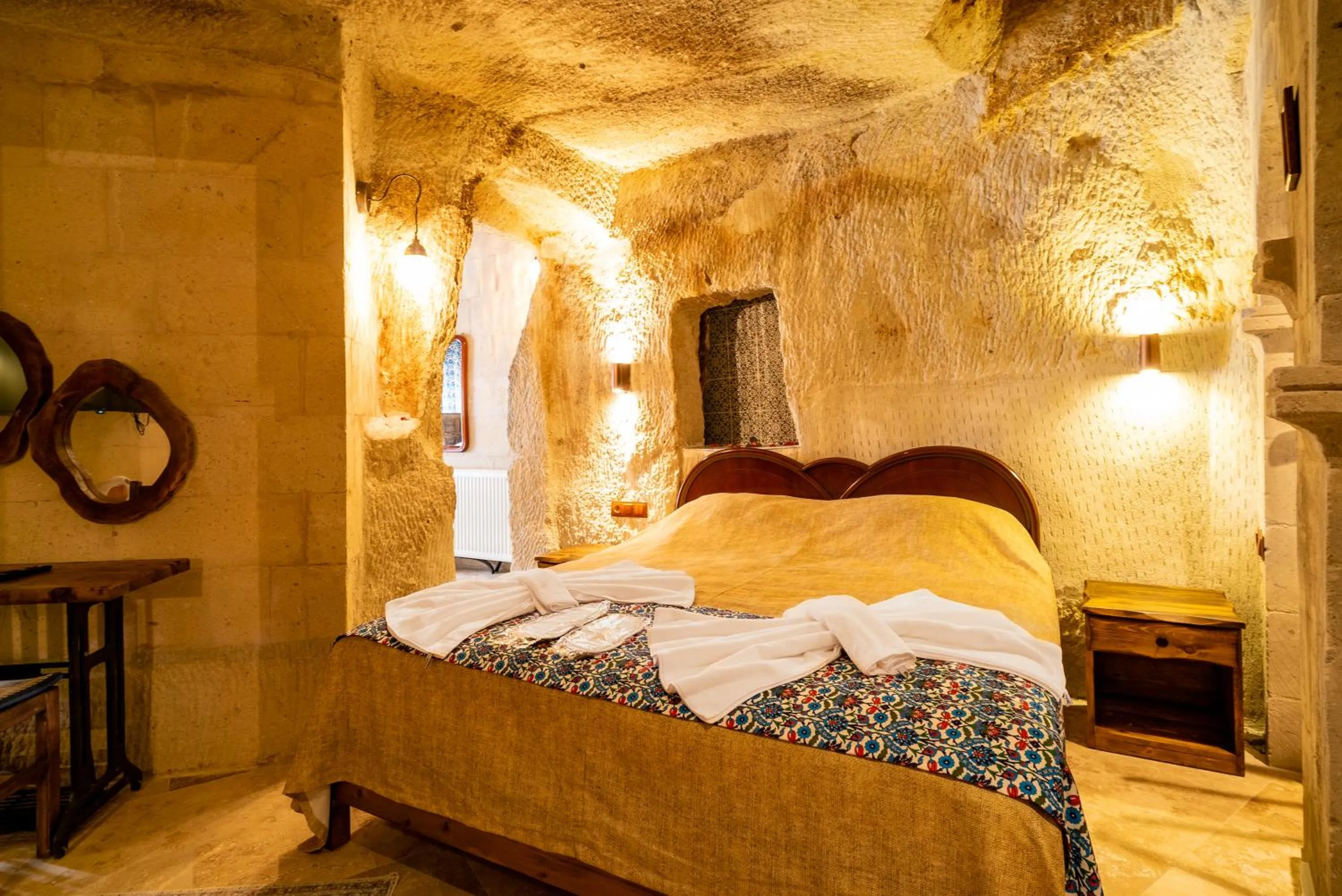 Bed in Cappadocia inans Cave & Swimming Pool Hot