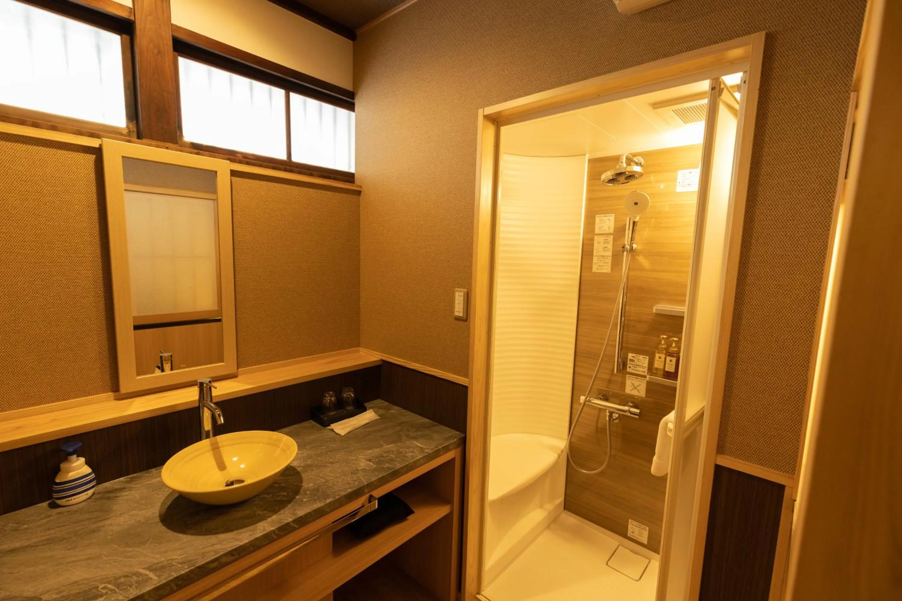 Shower in Classic ＆ modern SELF-STYLED HOTEL 番場おおそね