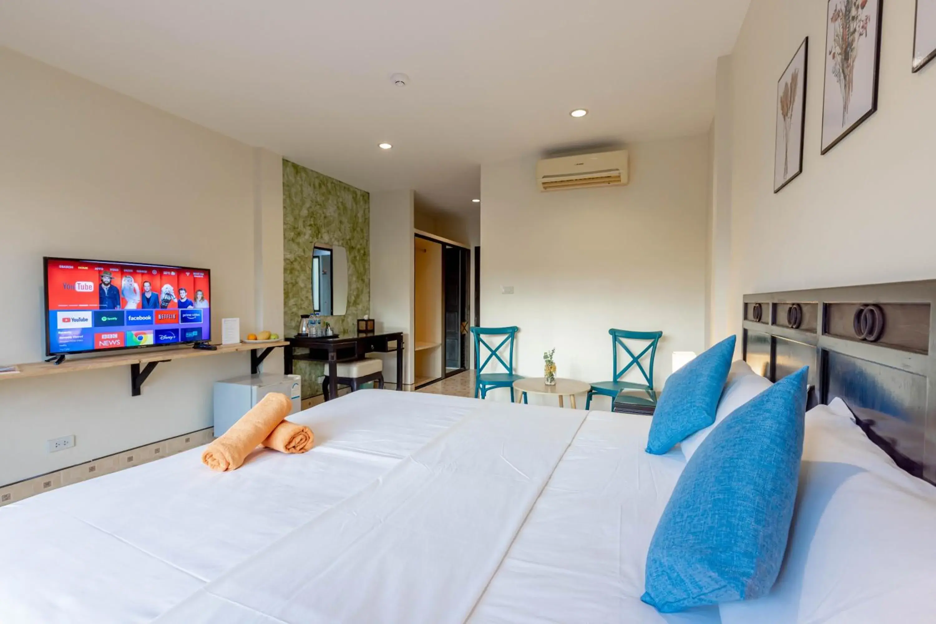 Communal lounge/ TV room, Bed in Club22 Kamala Suites, Kamala Beach Communal lounge/ TV room, Bed in Club22 Kamala Suites, Kamala Beach