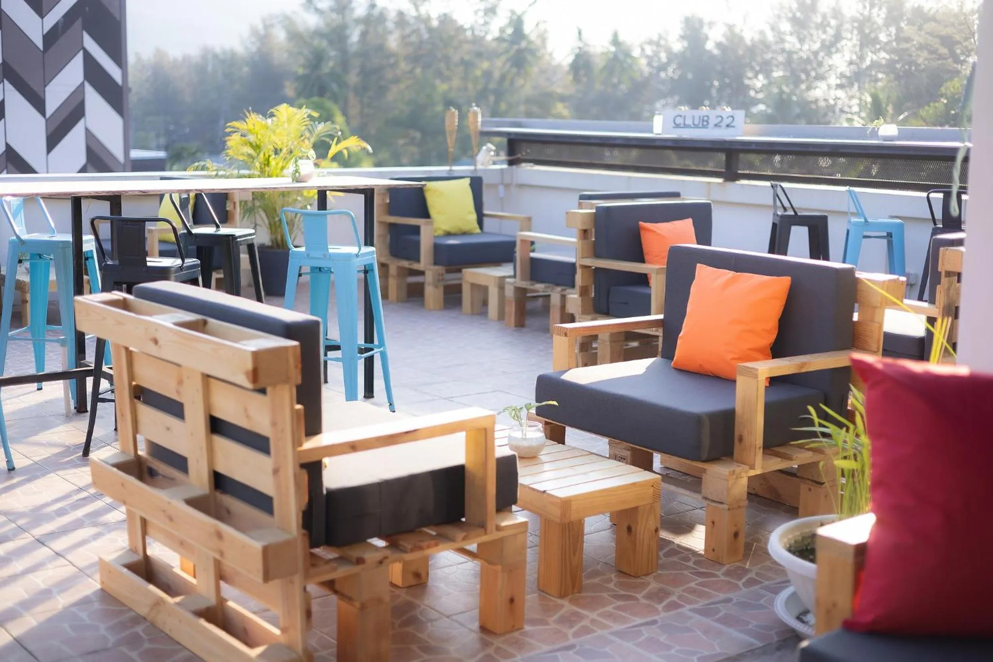 Lounge or bar in Club22 Kamala Suites, Kamala Beach