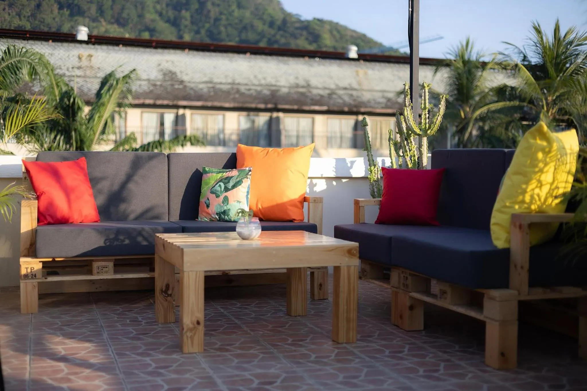 Lounge or bar in Club22 Kamala Suites, Kamala Beach