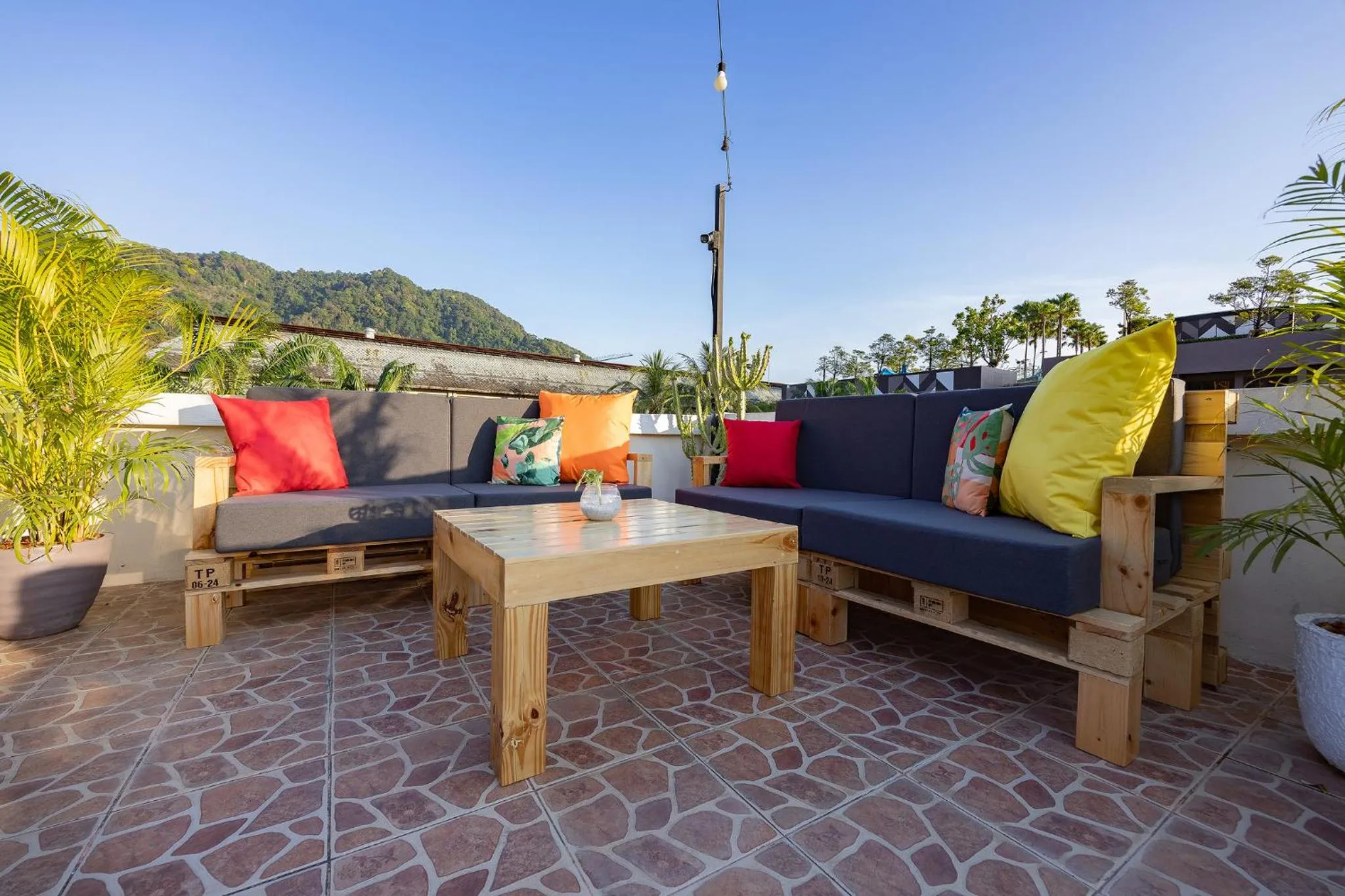 Lounge or bar in Club22 Kamala Suites, Kamala Beach