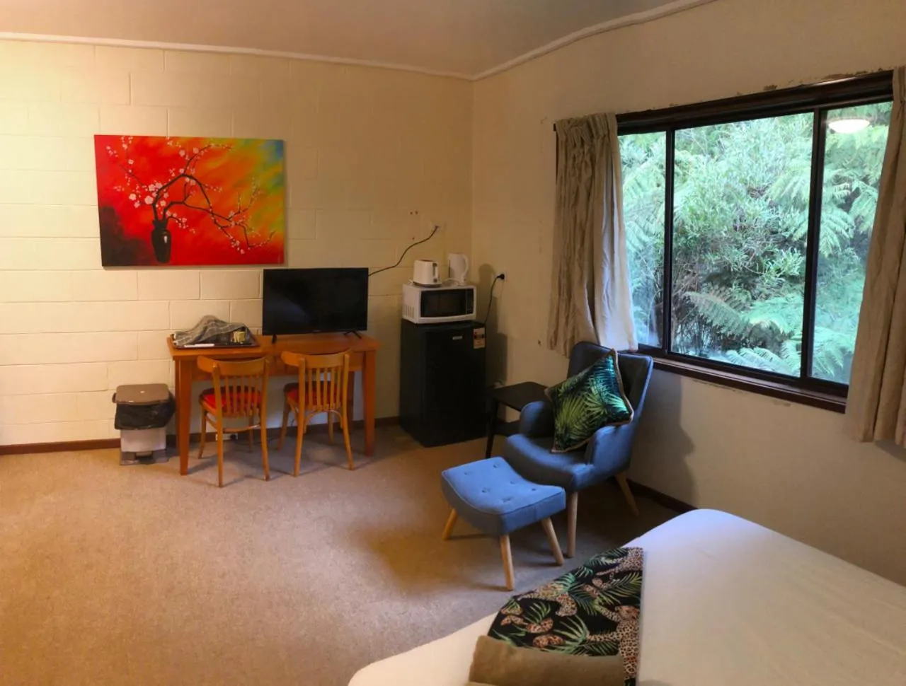 Bed in Green Gables Motel in Warburton