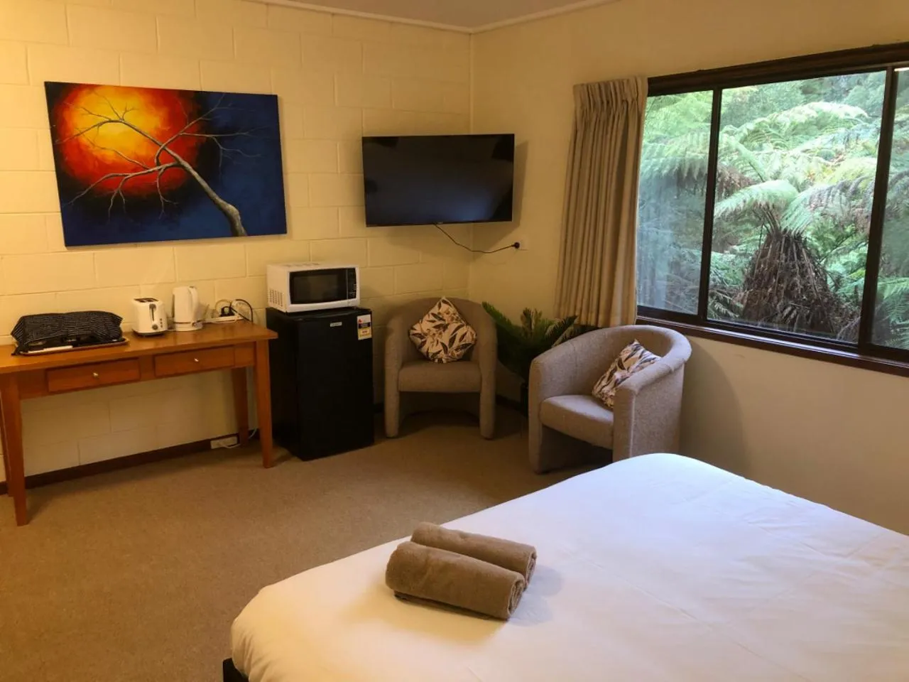 Bed in Green Gables Motel in Warburton