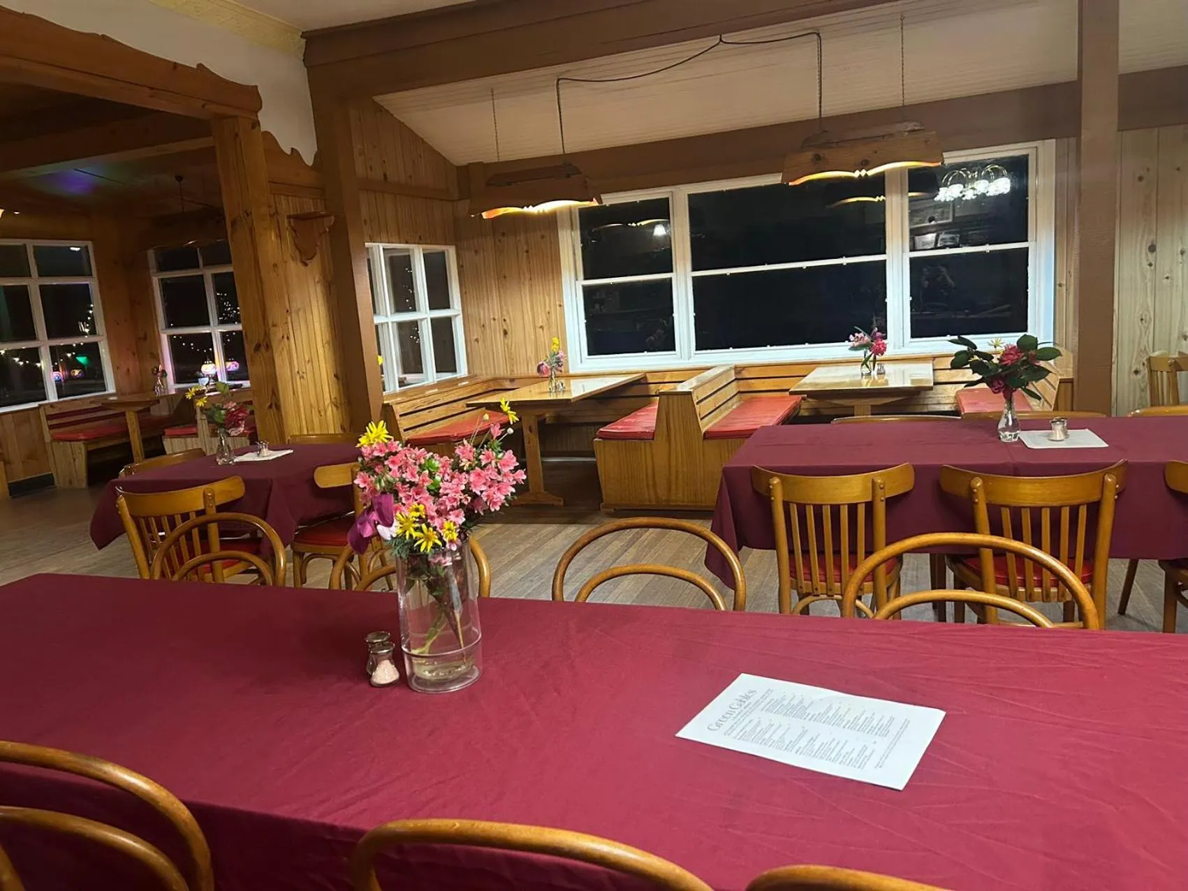 Restaurant/places to eat in Green Gables Motel in Warburton