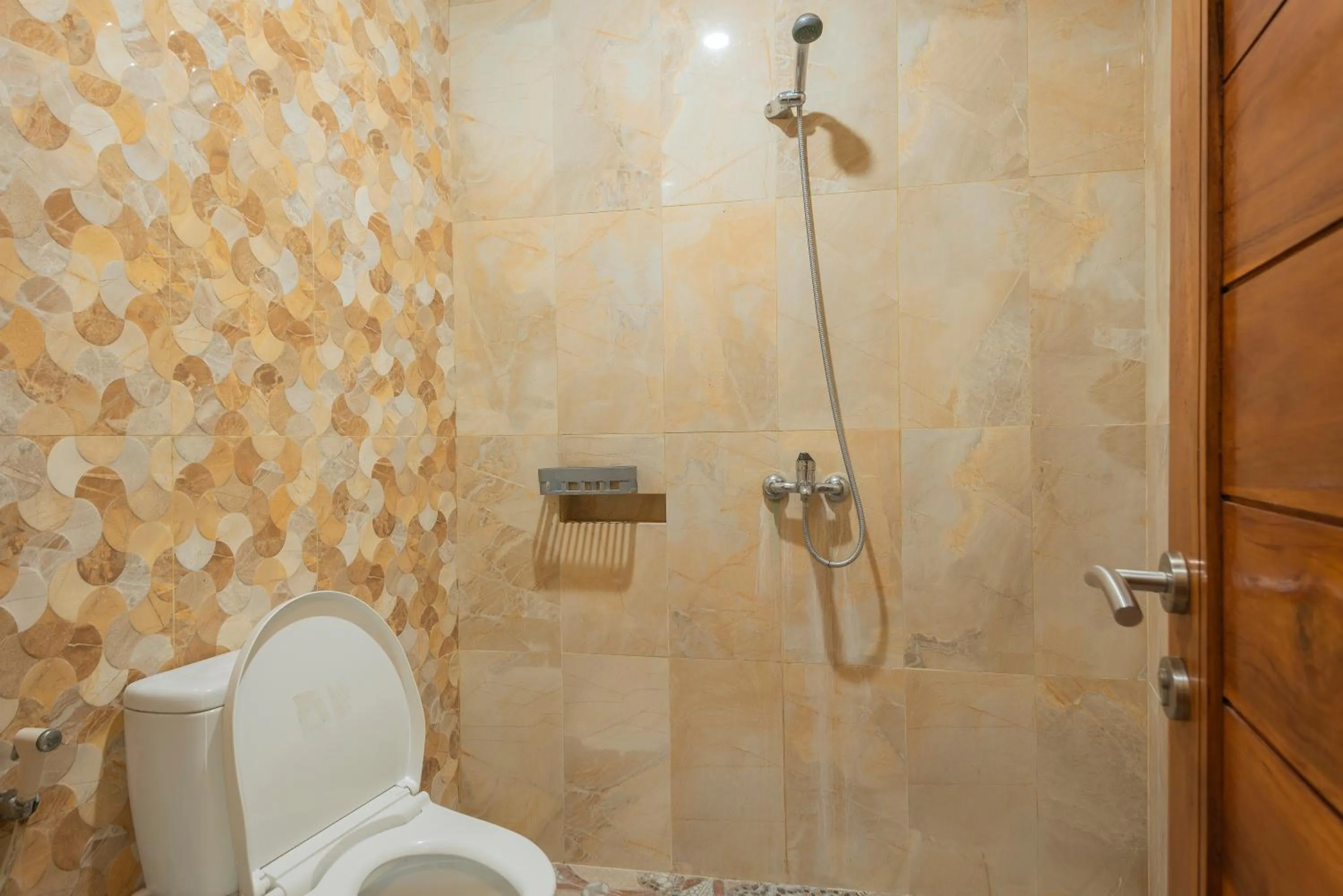 Shower in Liliy Guest House Legian