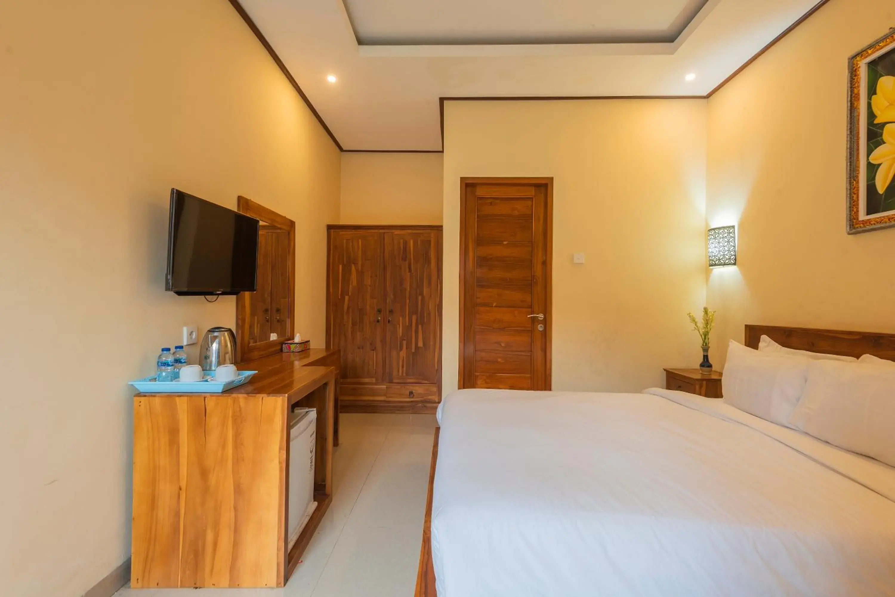 Deluxe Double Room with Balcony - single occupancy in Liliy Guest House Kuta Deluxe Double Room with Balcony - single occupancy in Liliy Guest House Kuta
