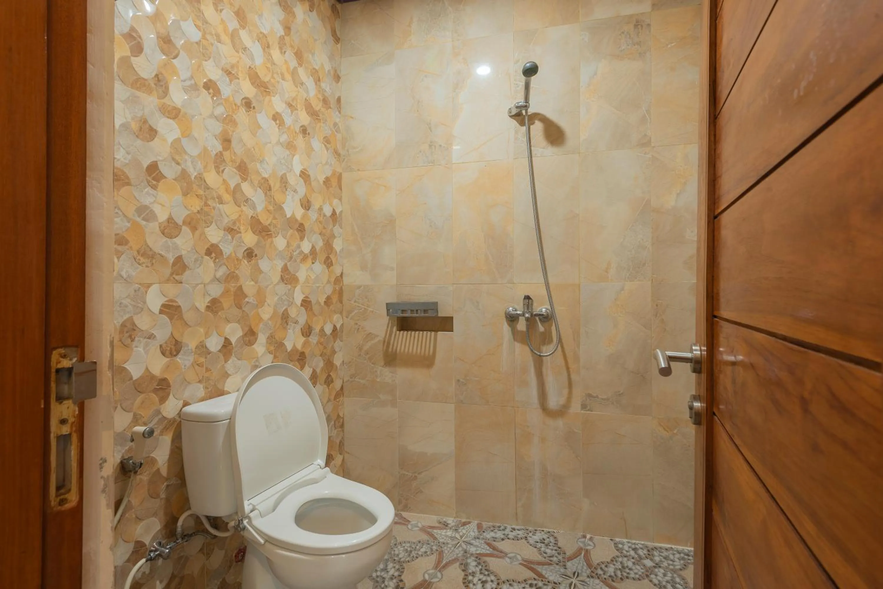 Shower in Liliy Guest House Legian