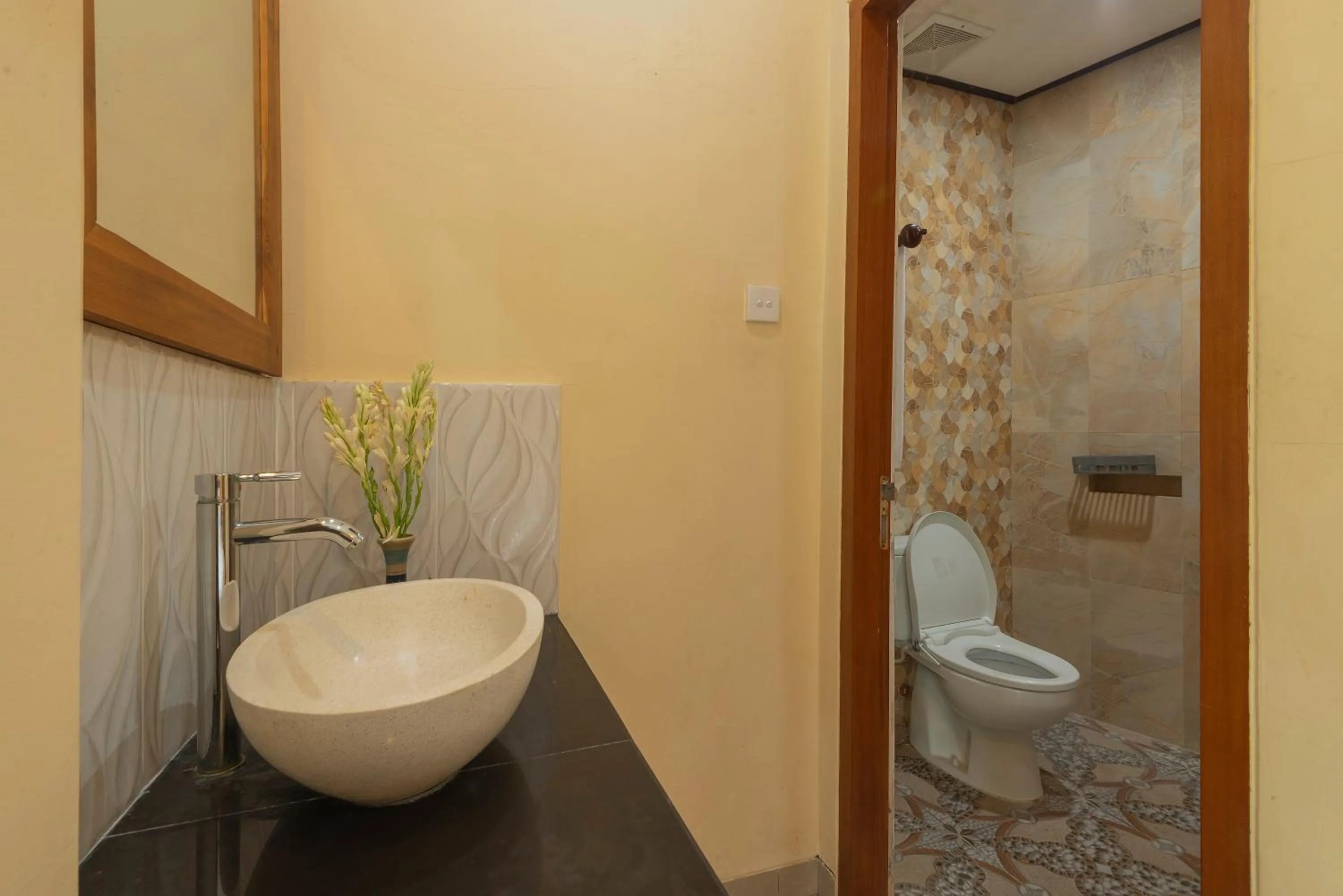 Toilet in Liliy Guest House Legian