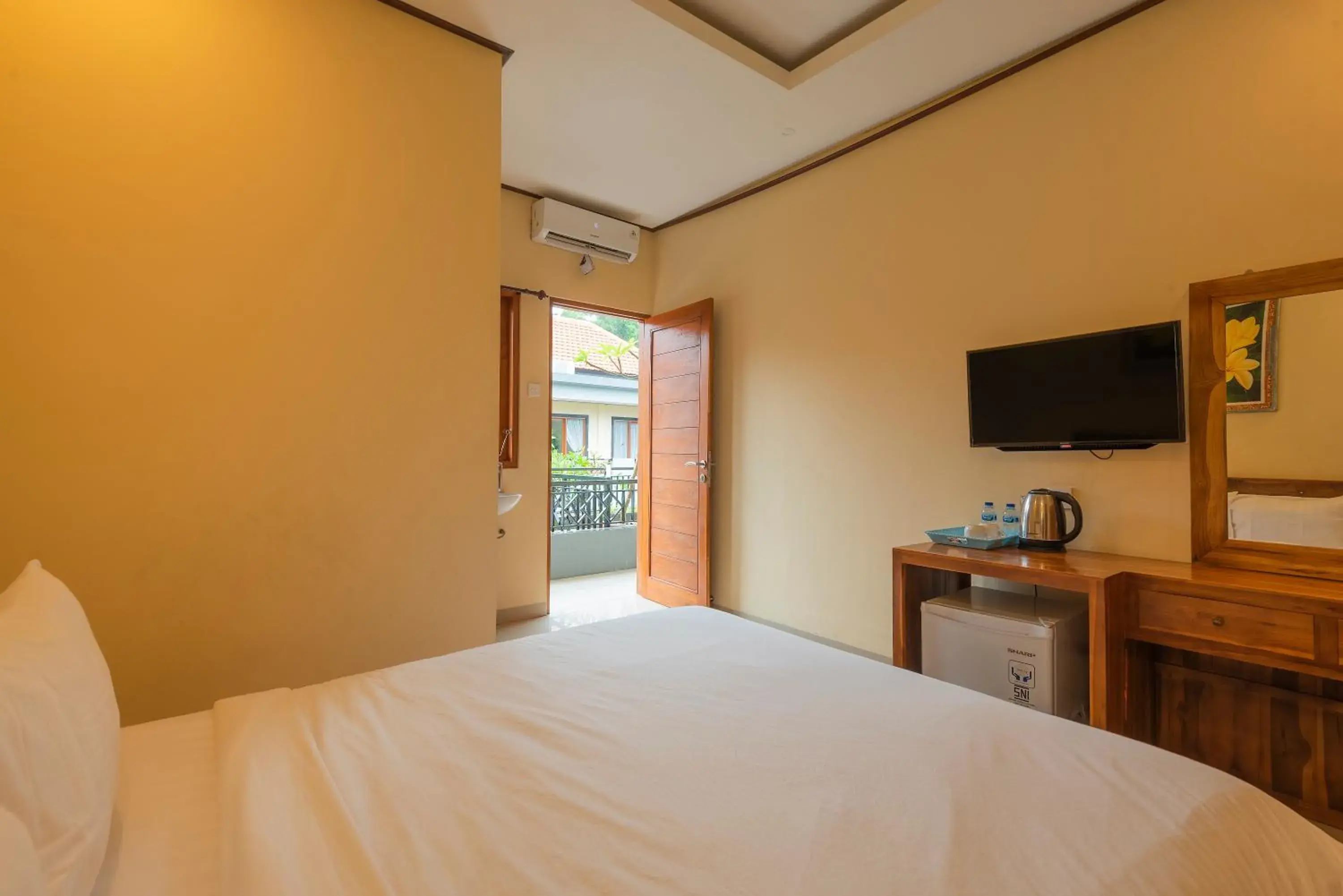 Deluxe Double Room with Balcony - single occupancy in Liliy Guest House Kuta Deluxe Double Room with Balcony - single occupancy in Liliy Guest House Kuta