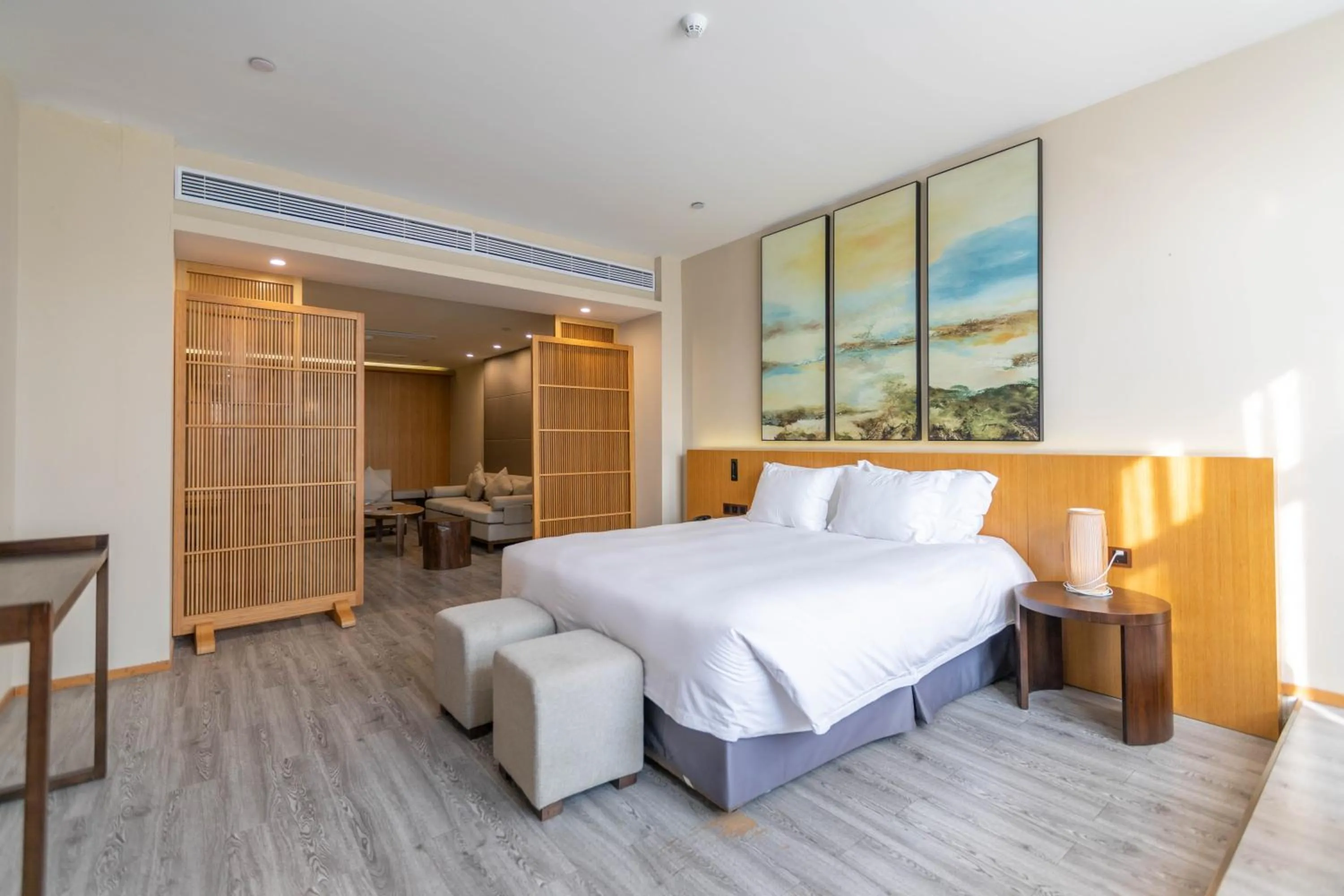 Photo of the whole room, Bed in SSAW Boutique Hotel Hangzhou Xixi Nanlu