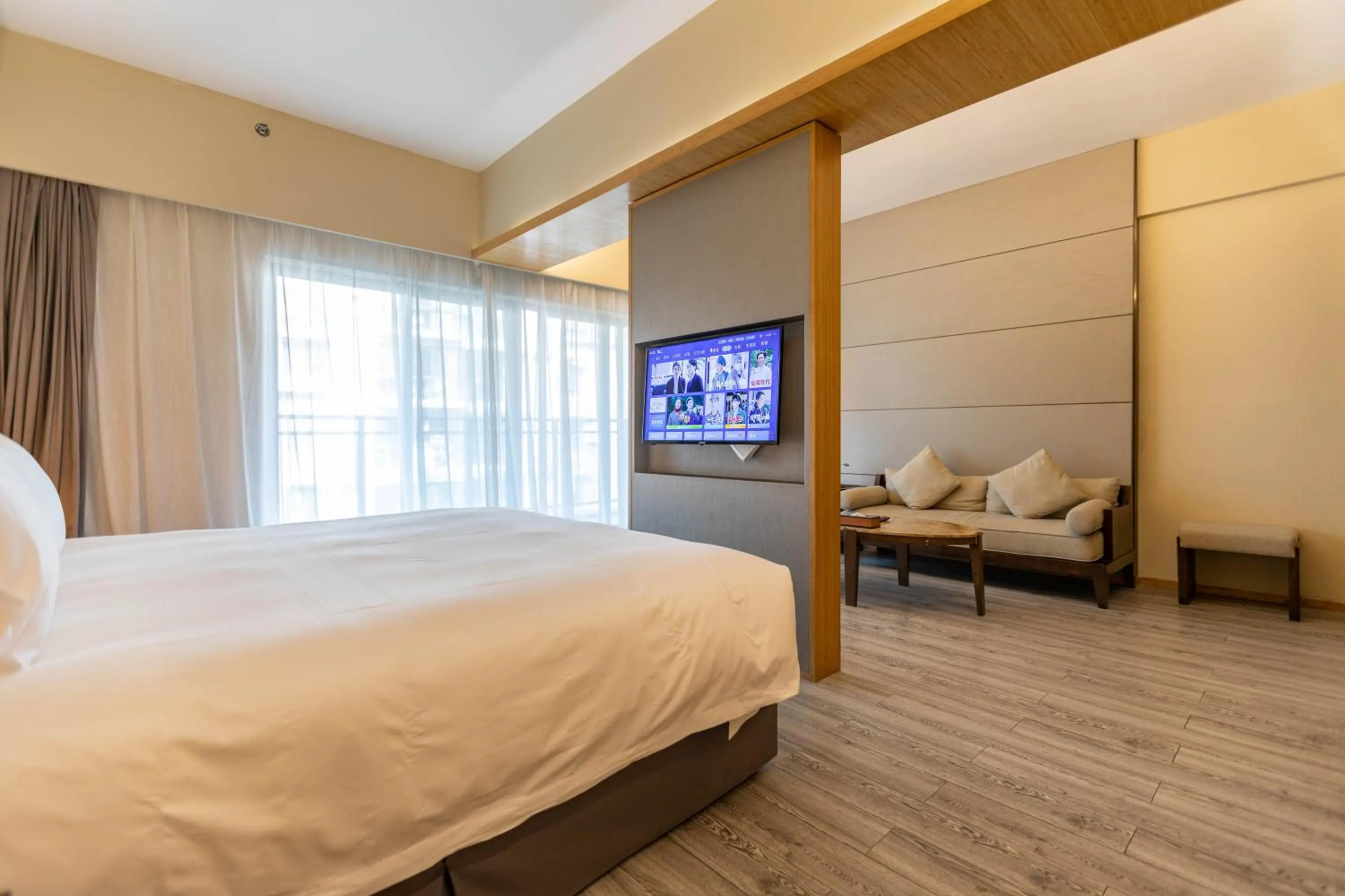 Photo of the whole room, Bed in SSAW Boutique Hotel Hangzhou Xixi Nanlu