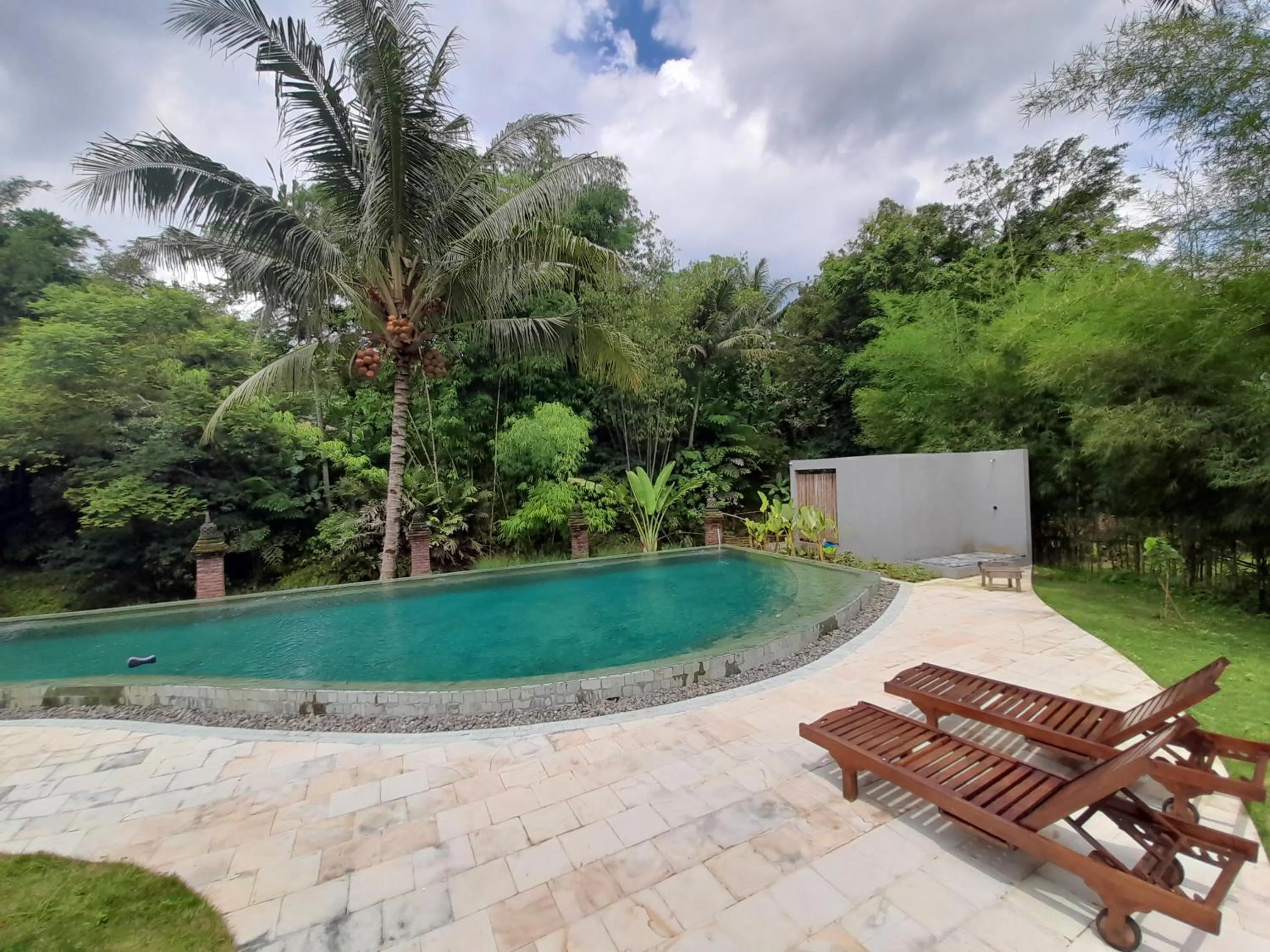 Pool view in Chandaka Borobudur