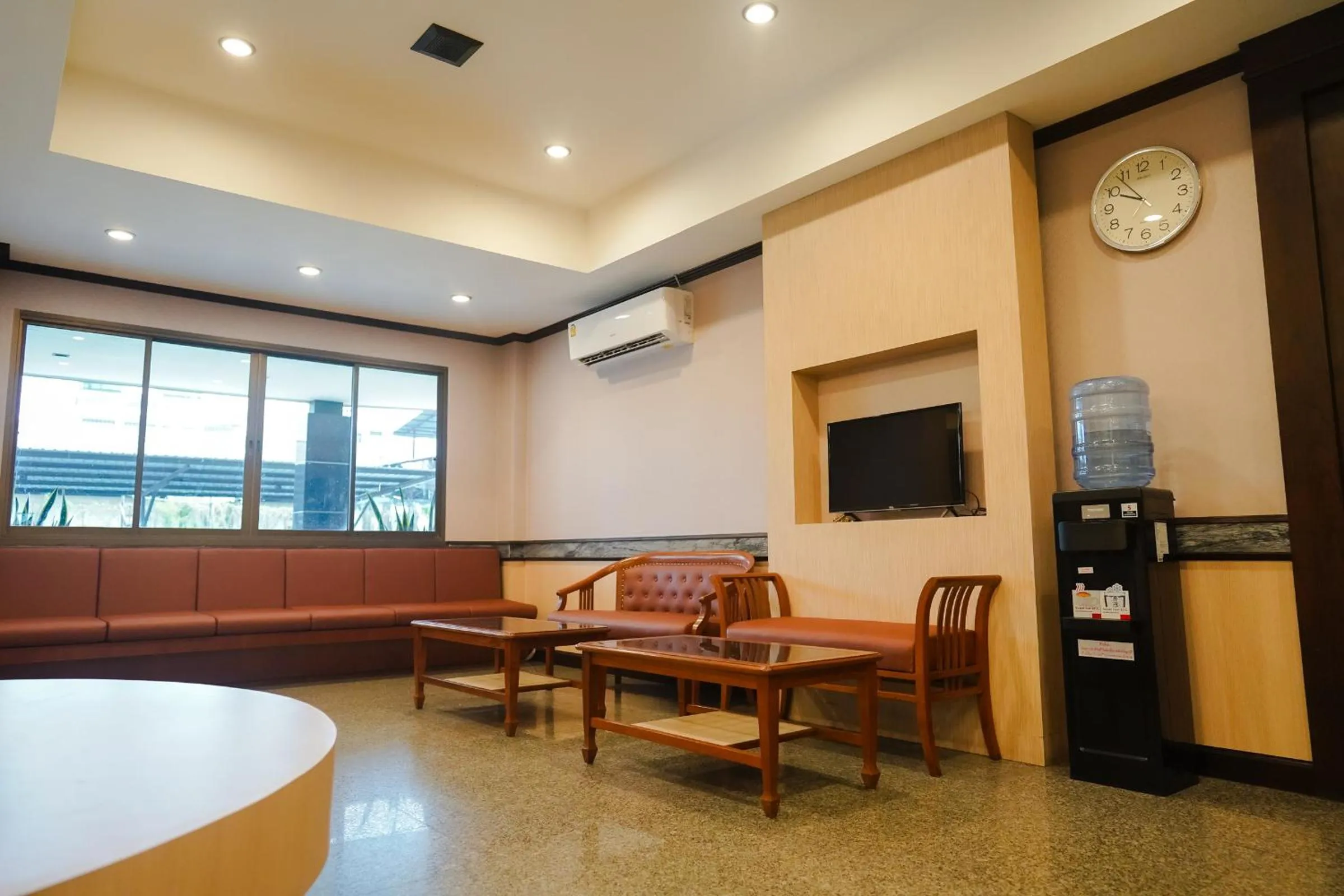 Klaang Muang Hotel (โรงแรมกลางเมือง)