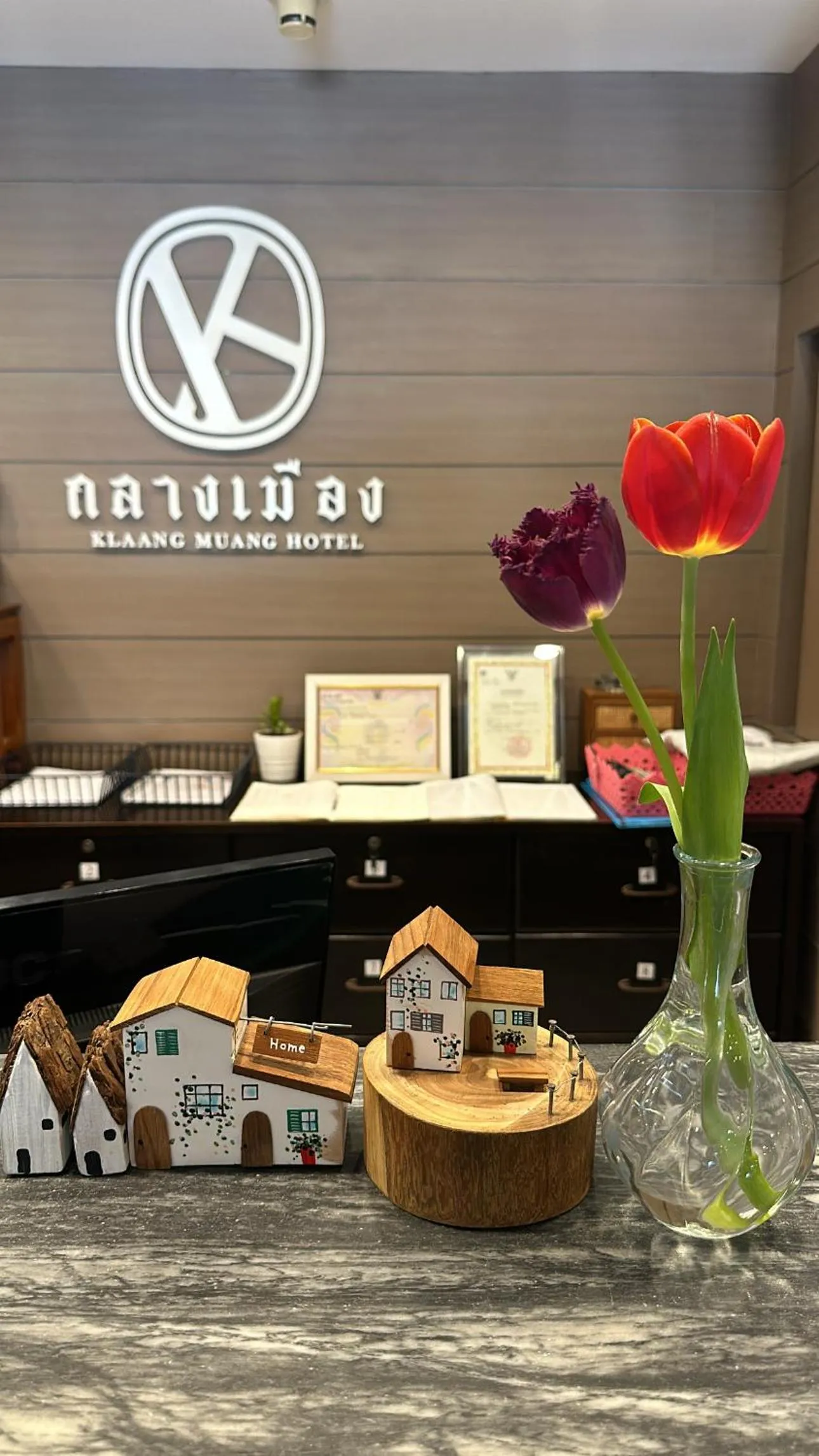 Klaang Muang Hotel (โรงแรมกลางเมือง)