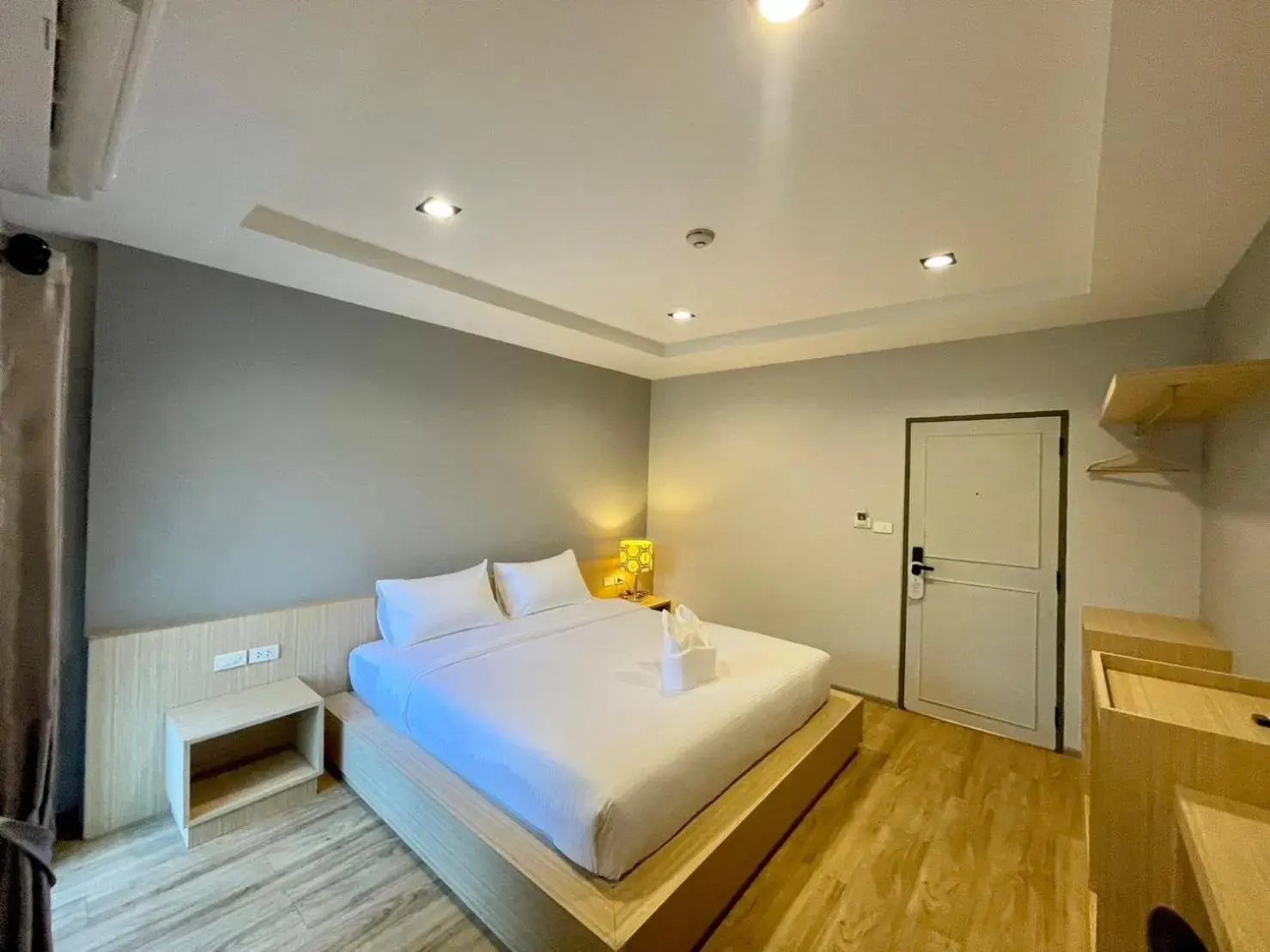 Double Room with Balcony in Klaang Muang Hotel (โรงแรมกลางเมือง) Double Room with Balcony in Klaang Muang Hotel (โรงแรมกลางเมือง)