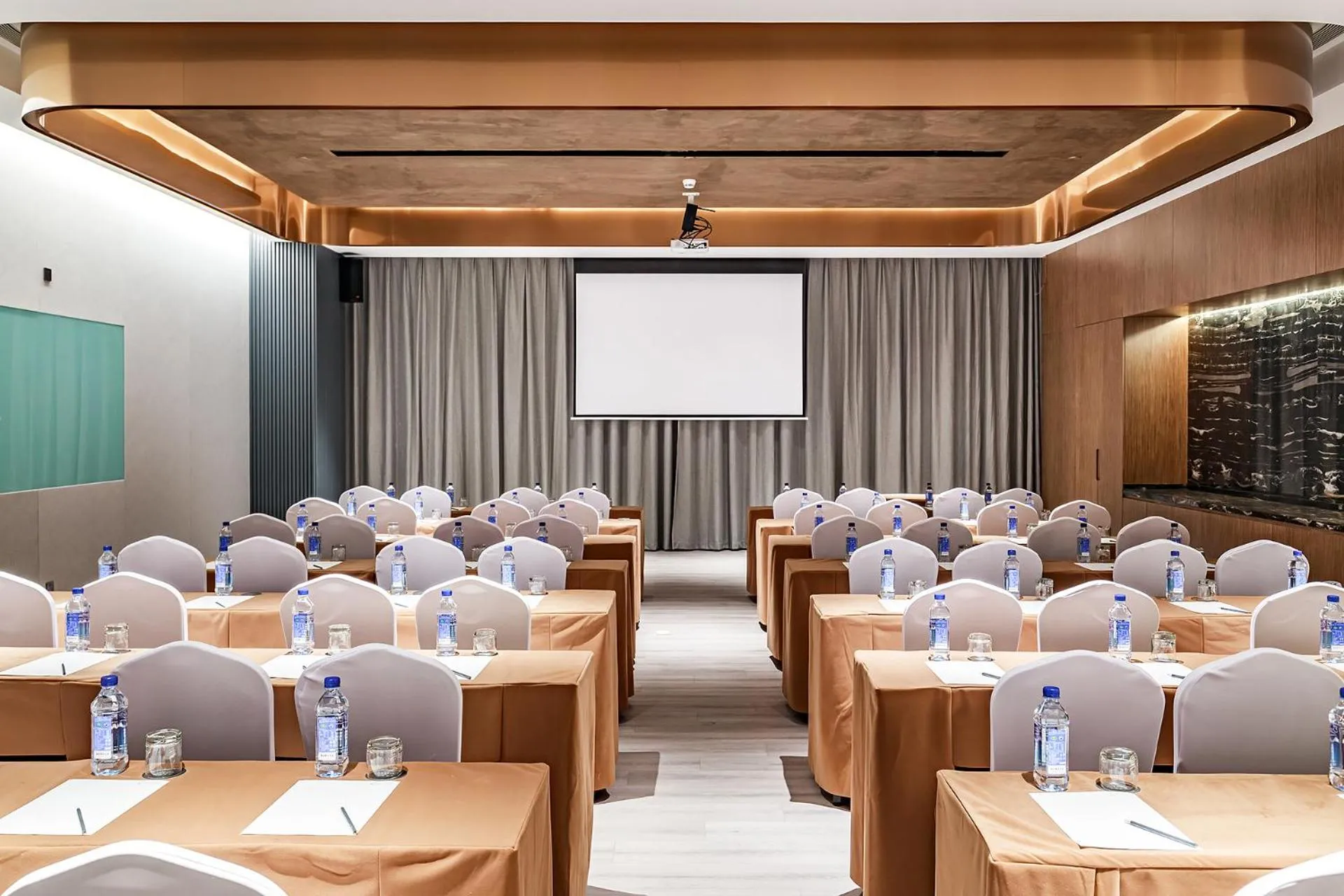 UrCove by HYATT Nanjing South Railway Station