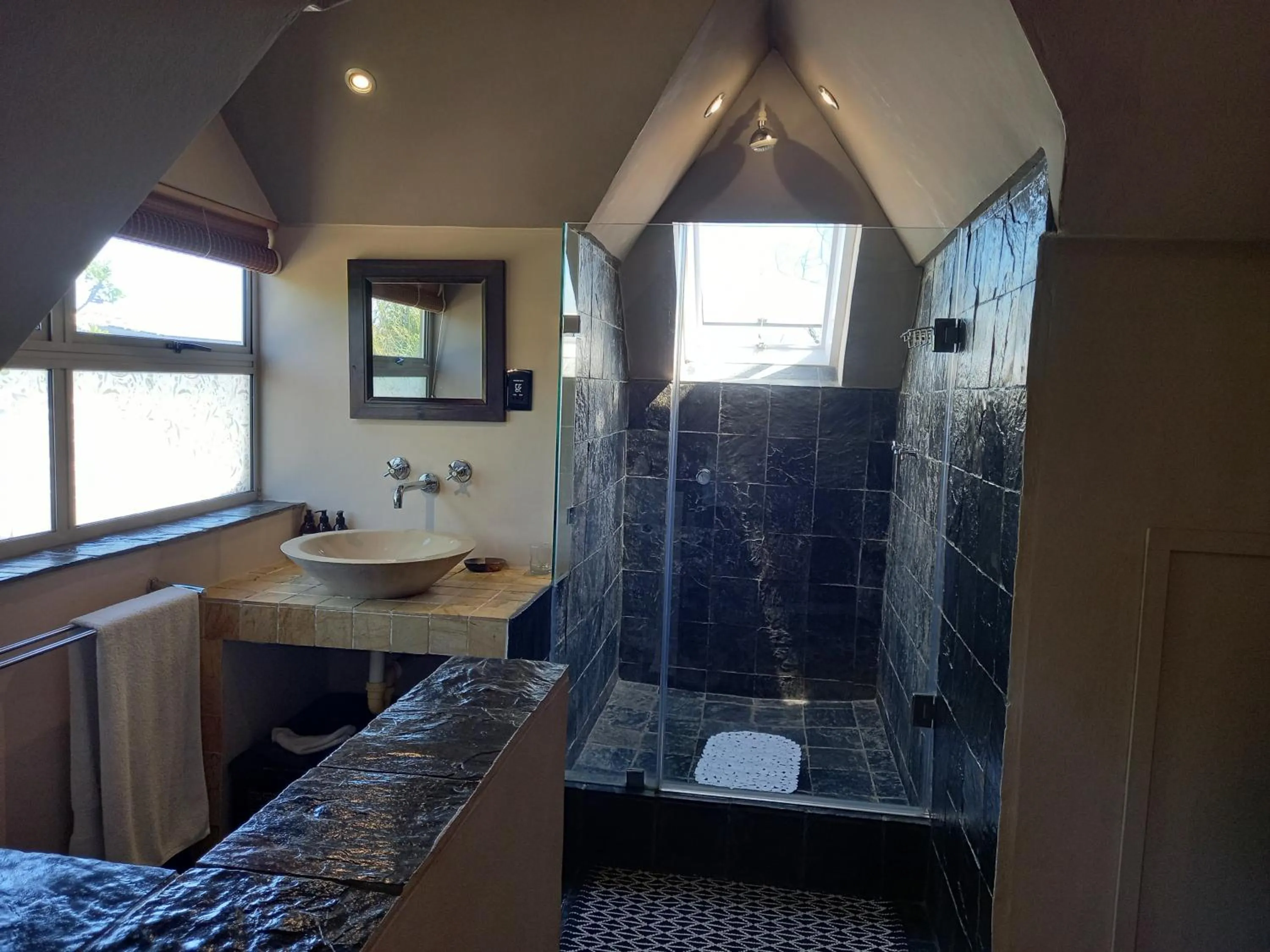 Bathroom in Mandalay Beach Guest House