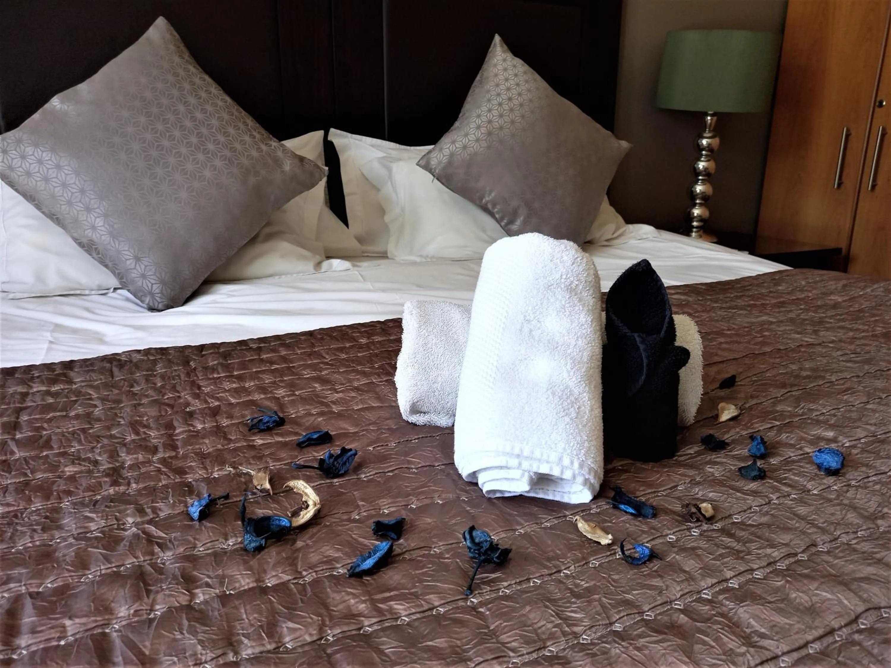 Bed in Mandalay Beach Guest House