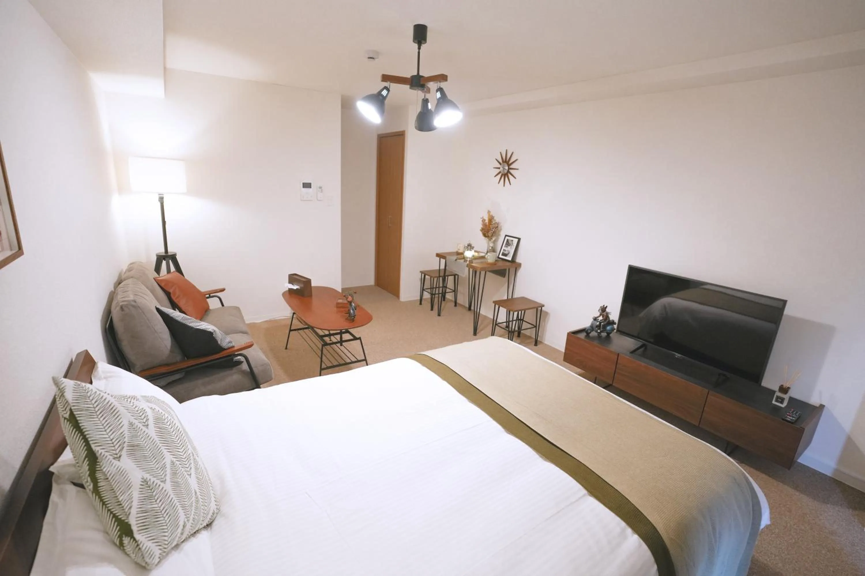 Photo of the whole room, Bed in Chuan House Nambaminami Hanazonocho