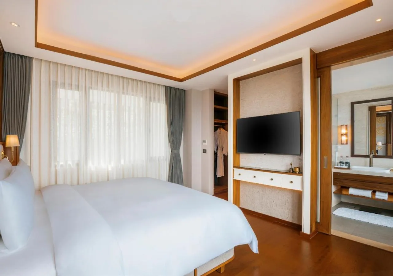 Bedroom, Bed in Dusit Thani Himalayan Resort Dhulikhel, Nepal