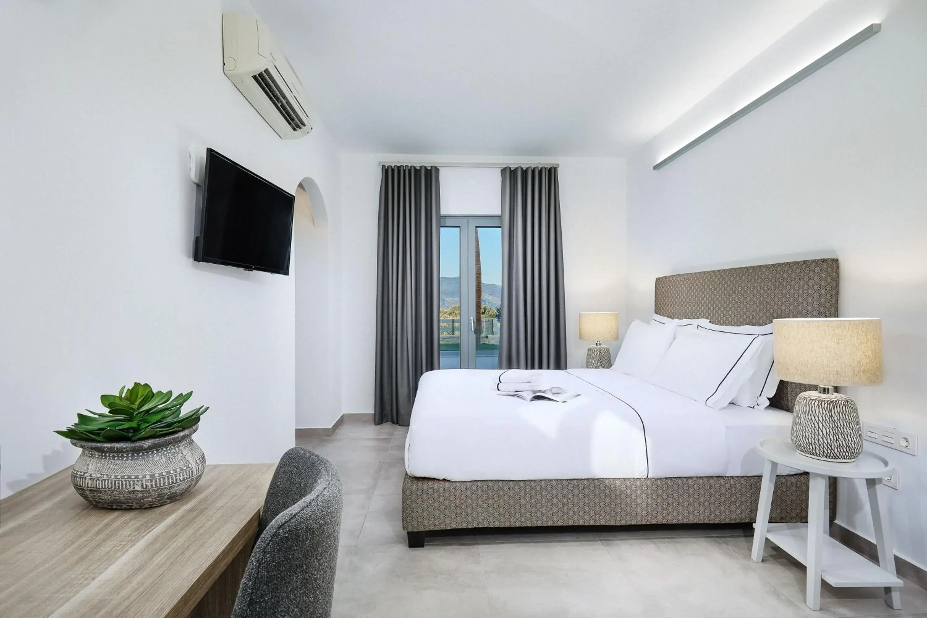 Photo of the whole room, Bed in Quattro Suites Photo of the whole room, Bed in Quattro Suites