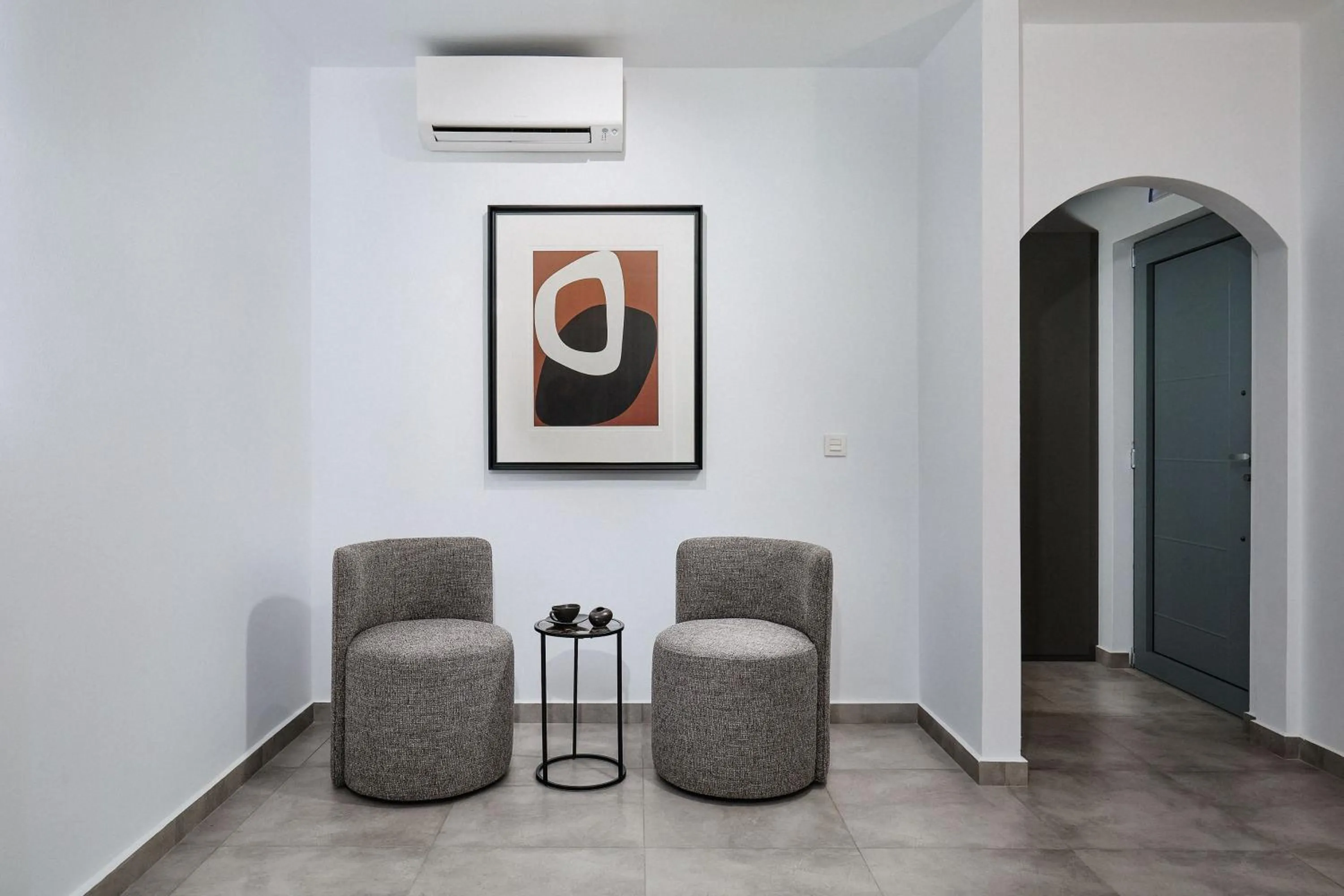 Seating area in Quattro Suites