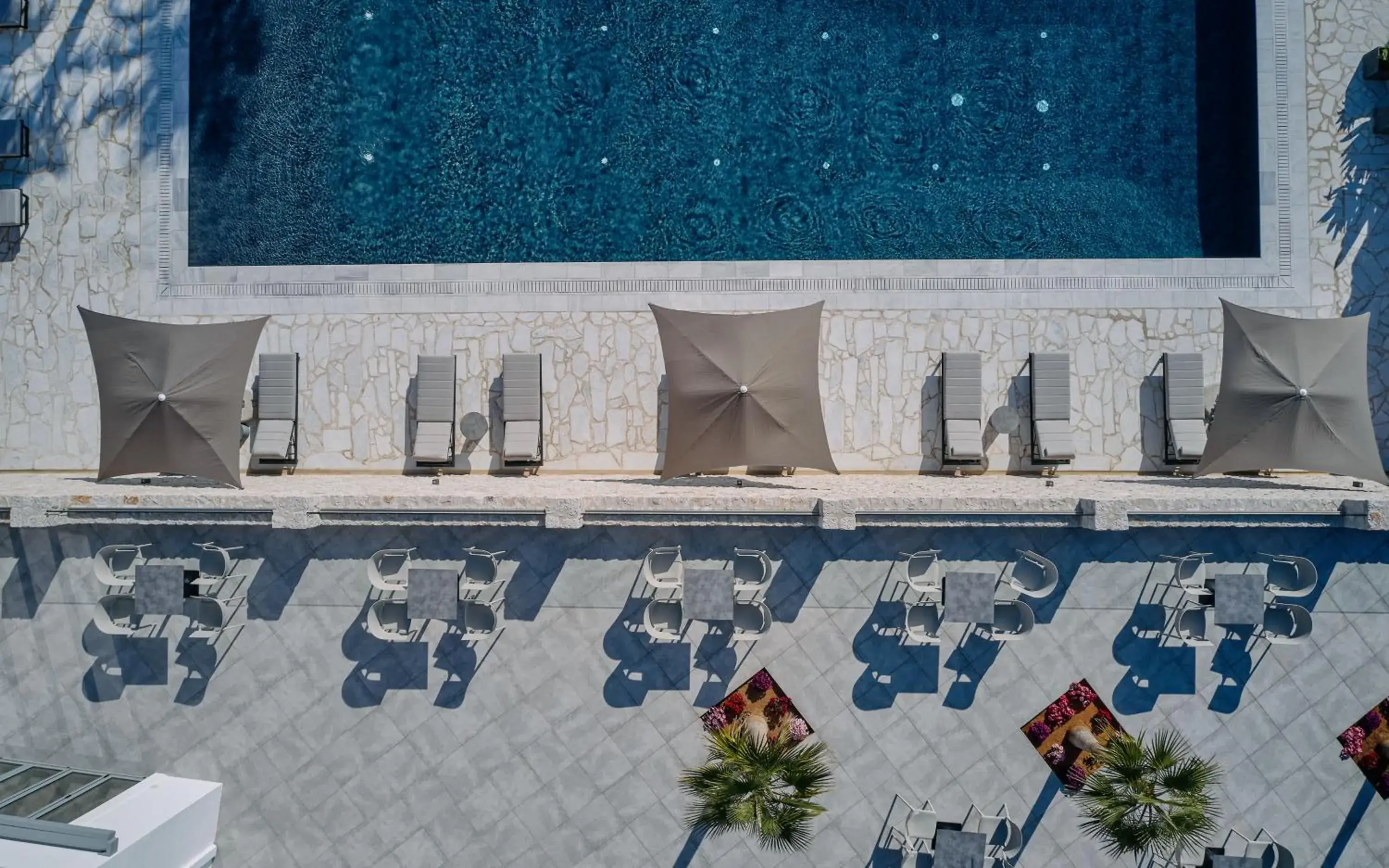 Swimming pool in Quattro Suites Swimming pool in Quattro Suites