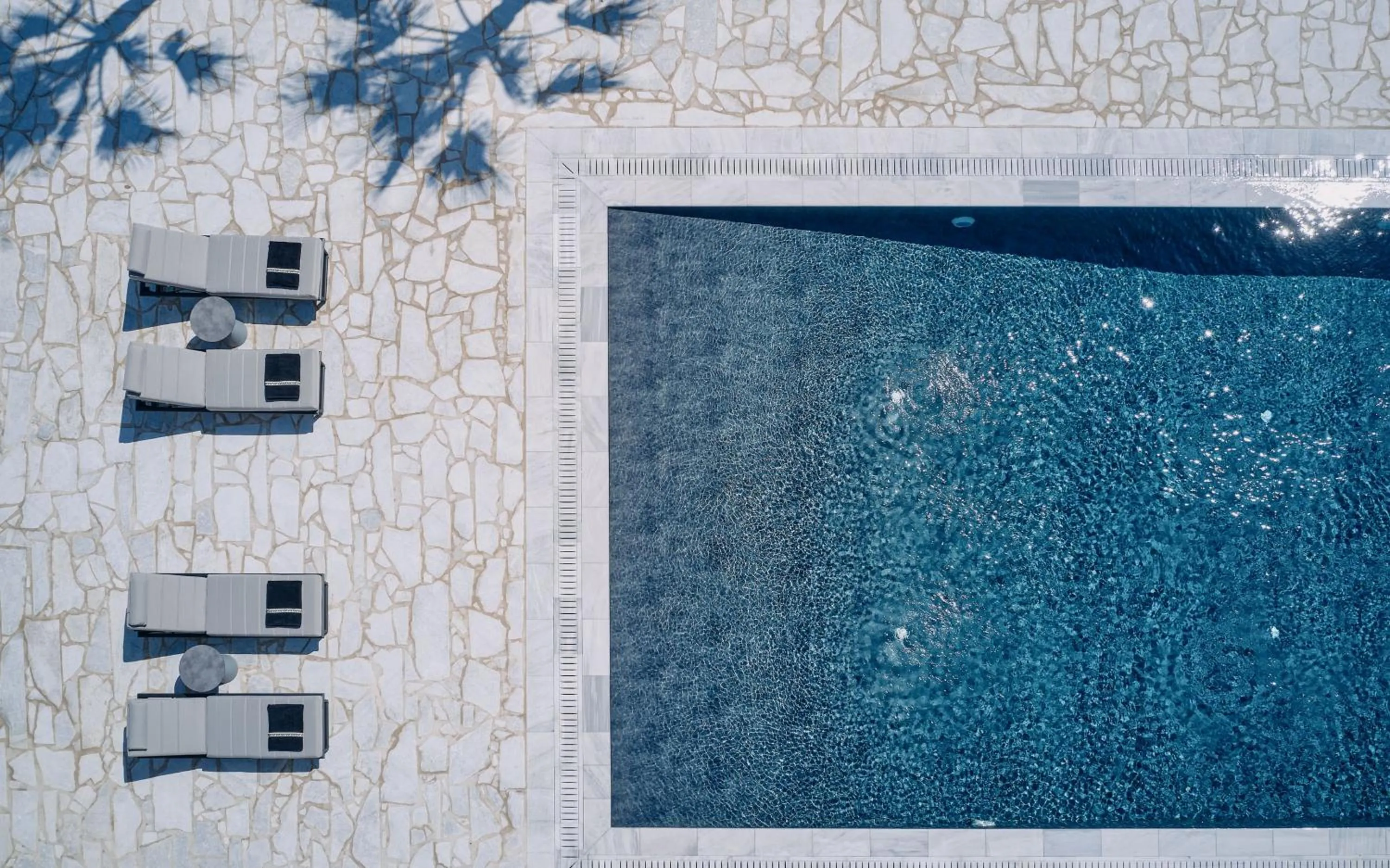 Swimming pool in Quattro Suites