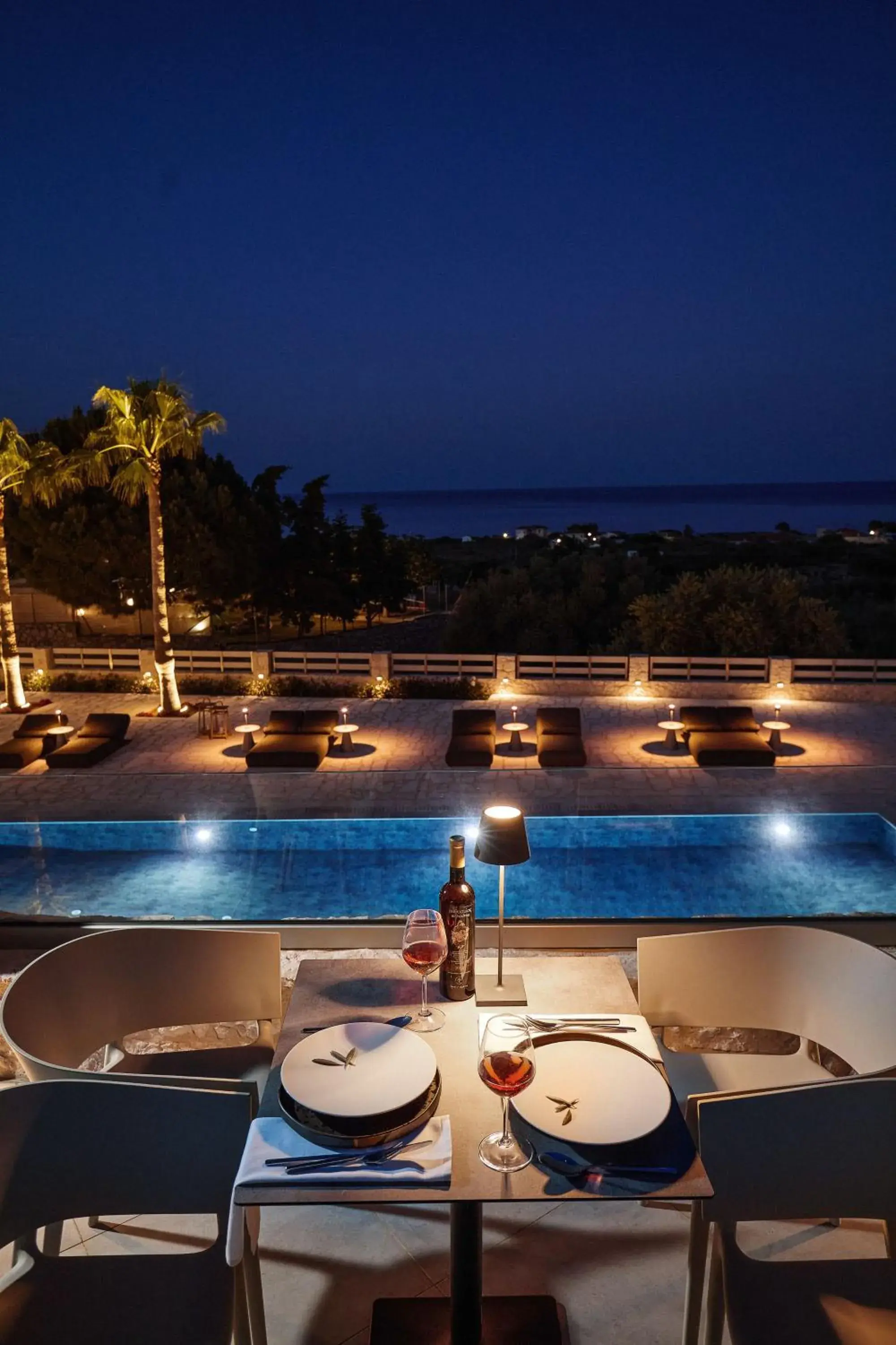 Restaurant/places to eat in Quattro Suites Restaurant/places to eat in Quattro Suites