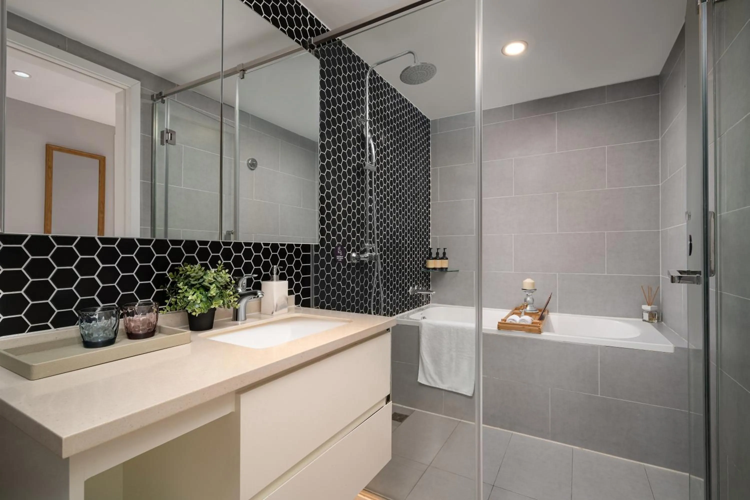 Shower in Citadines Apart'hotel Shanghai Jing'an Temple