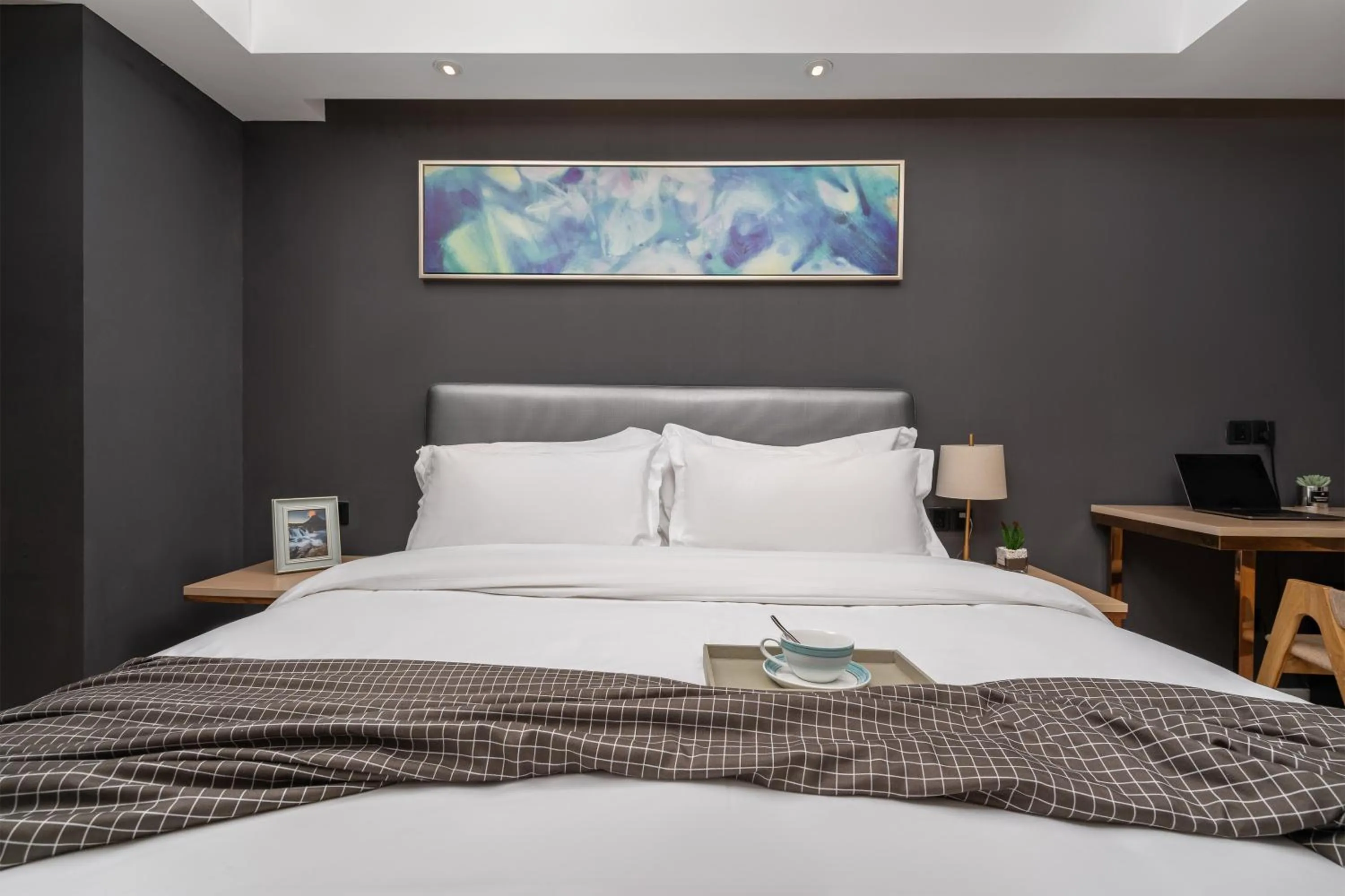 Bed in Citadines Apart'hotel Shanghai Jing'an Temple