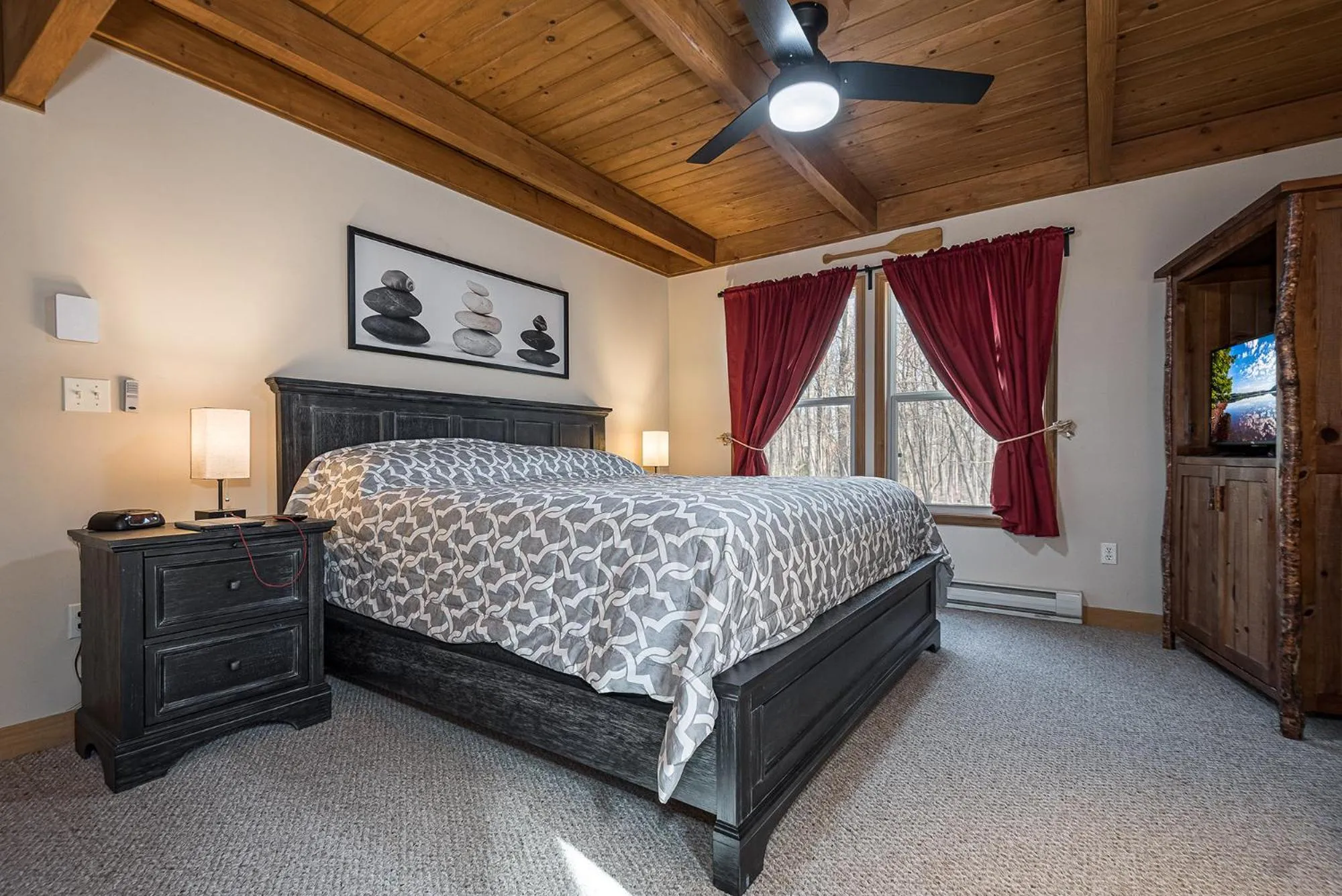 Property building, Bed in Mountain Freedom