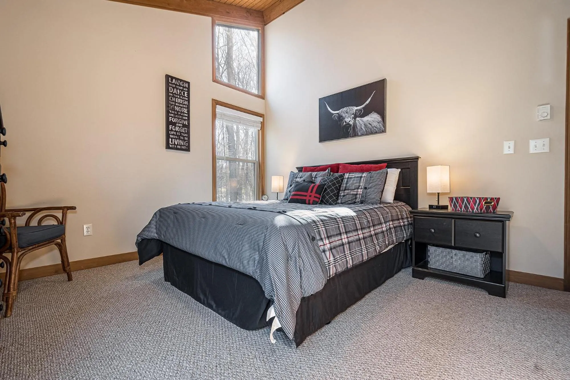 Property building, Bed in Mountain Freedom