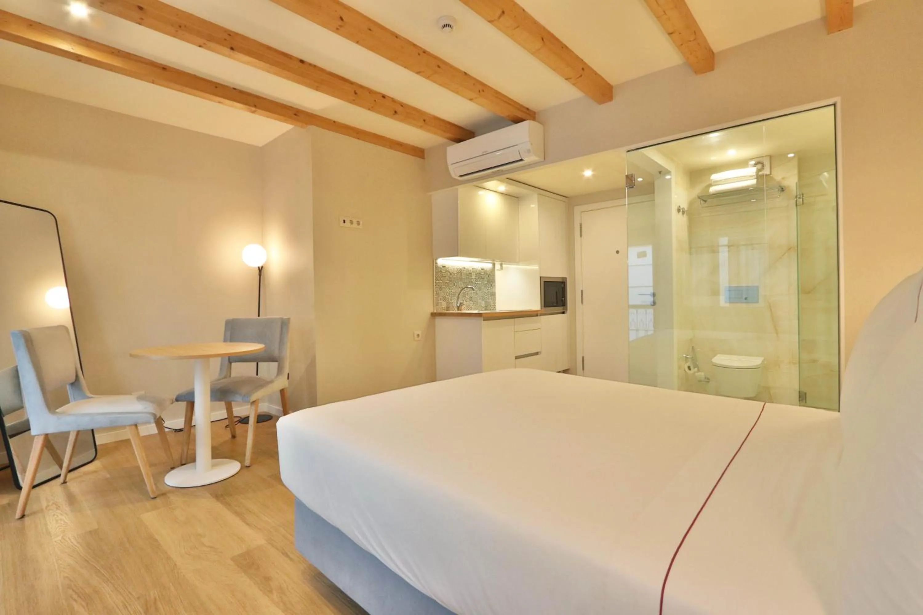 Toilet, Bed in BOULEVARD Boutique Studios