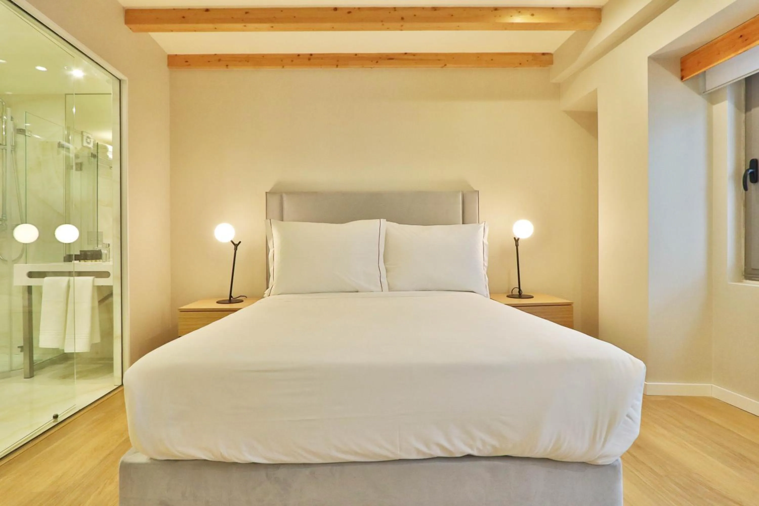 Toilet, Bed in BOULEVARD Boutique Studios